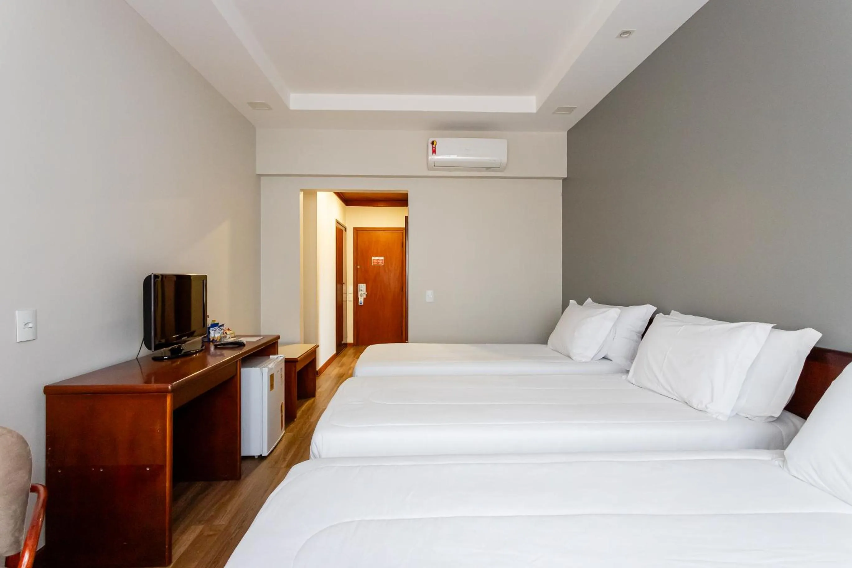 Bed in Hotel Carlton Plaza