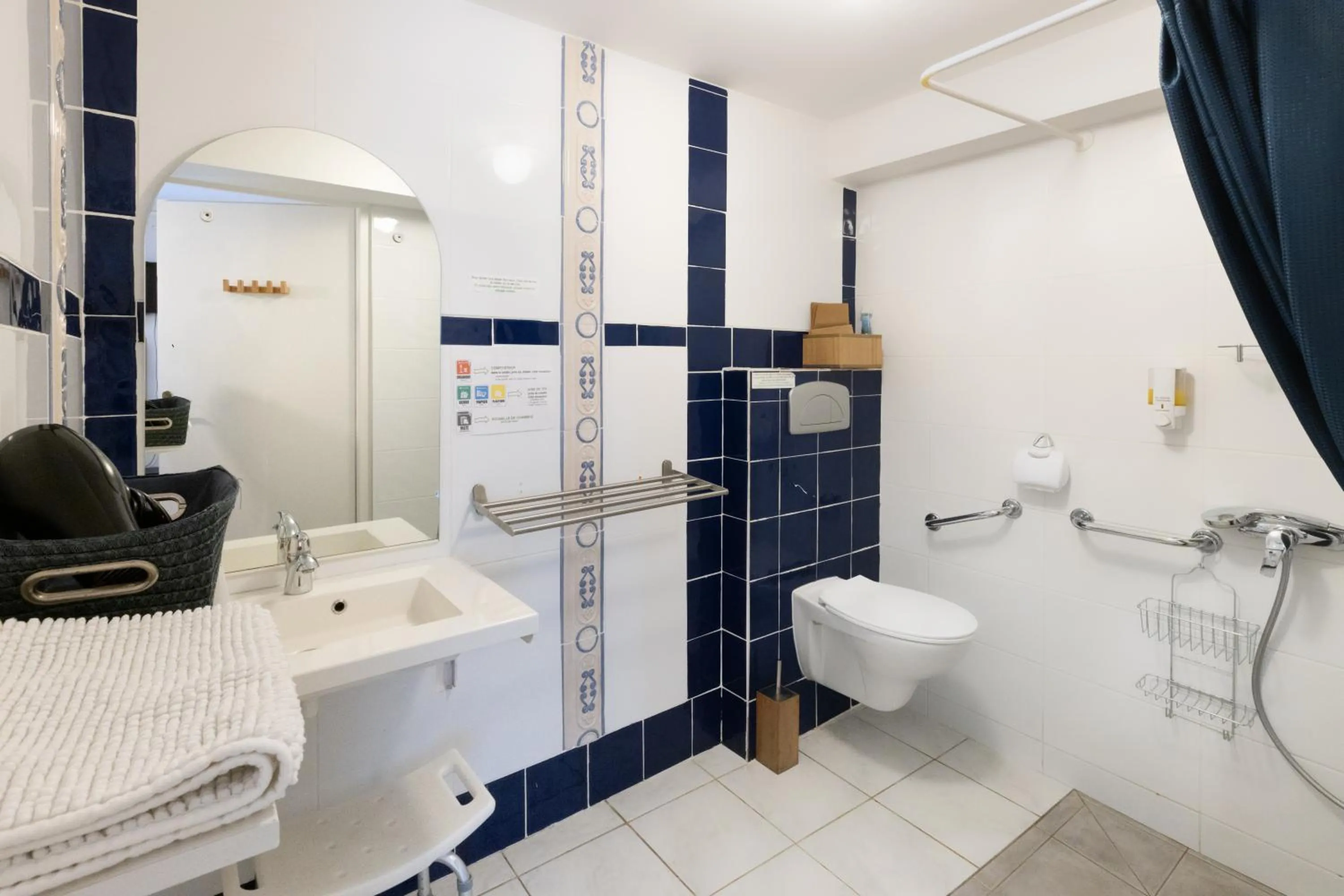 Shower in Le Grand Bassin