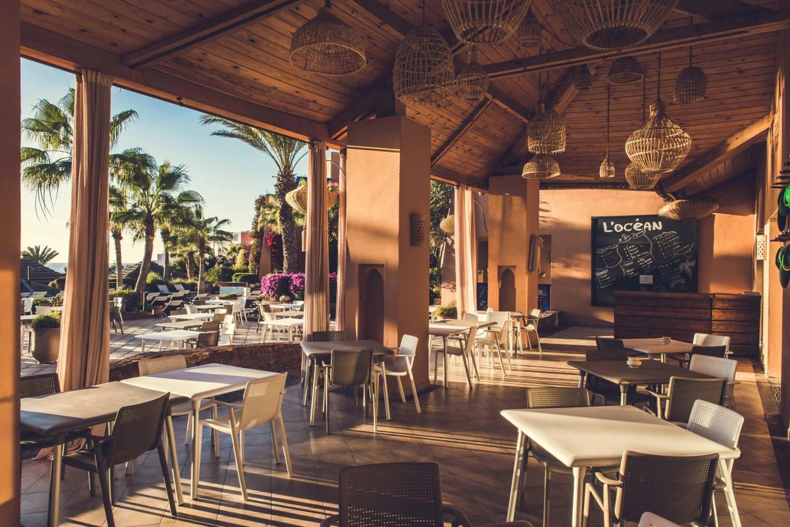 Restaurant/places to eat in Paradis Plage Surf Yoga & Spa