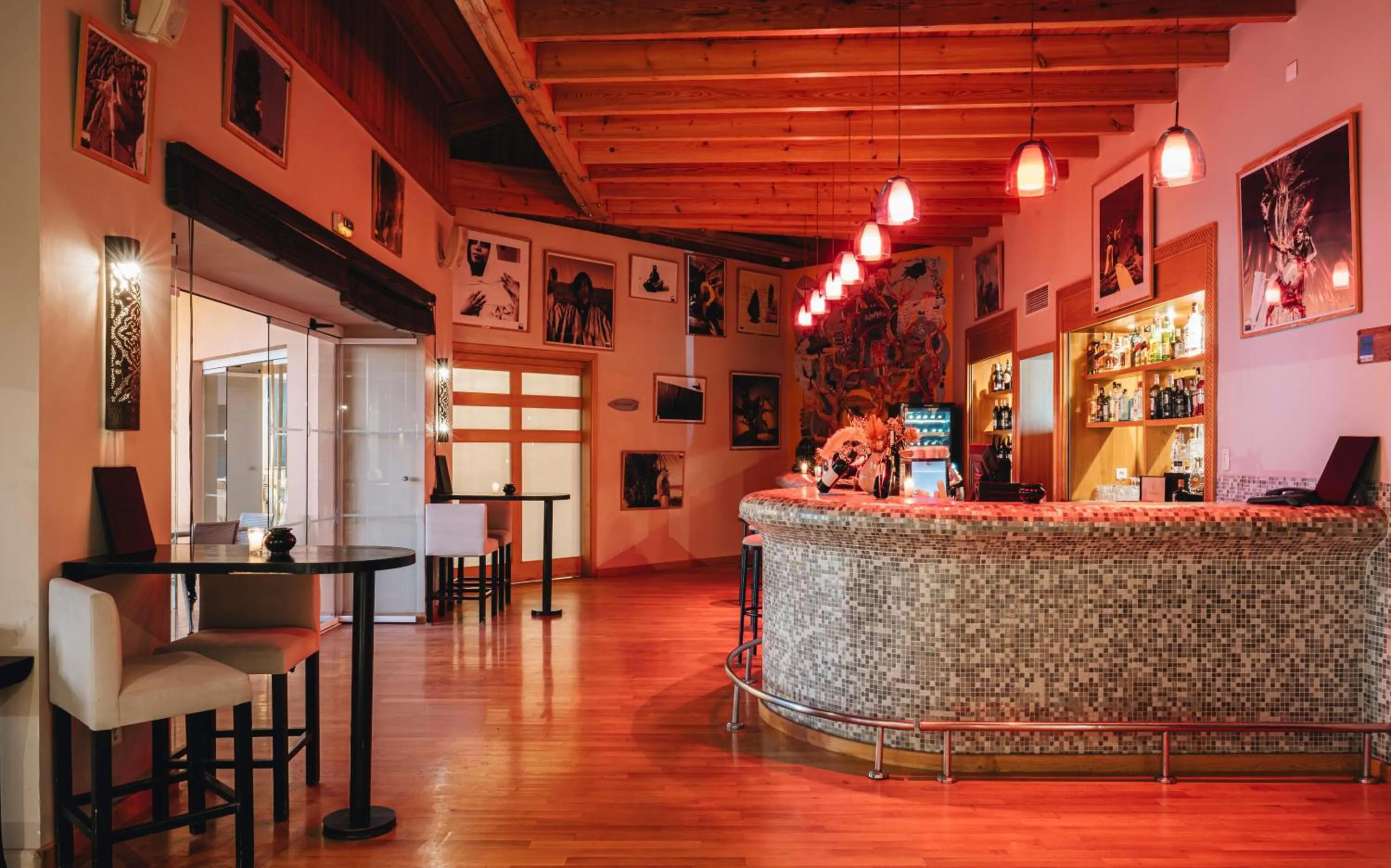 Lobby or reception in Paradis Plage Surf Yoga & Spa