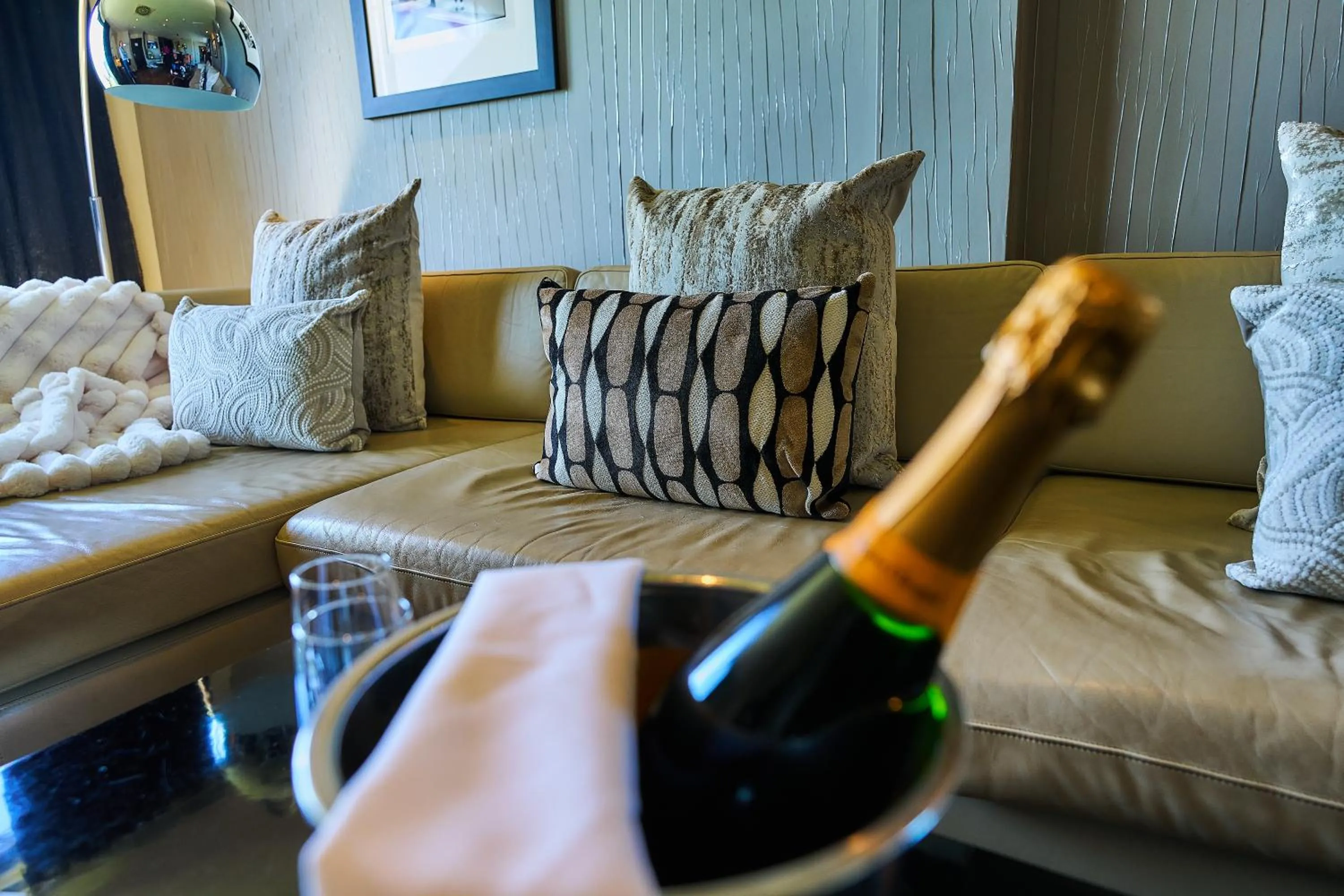 Lounge or bar in The Vincent Hotel