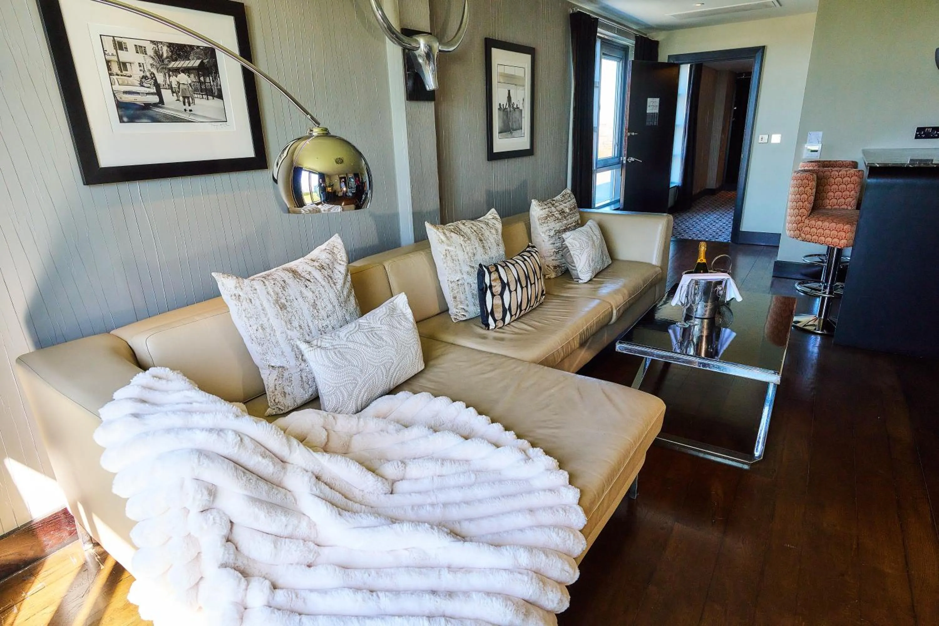 Lounge or bar in The Vincent Hotel