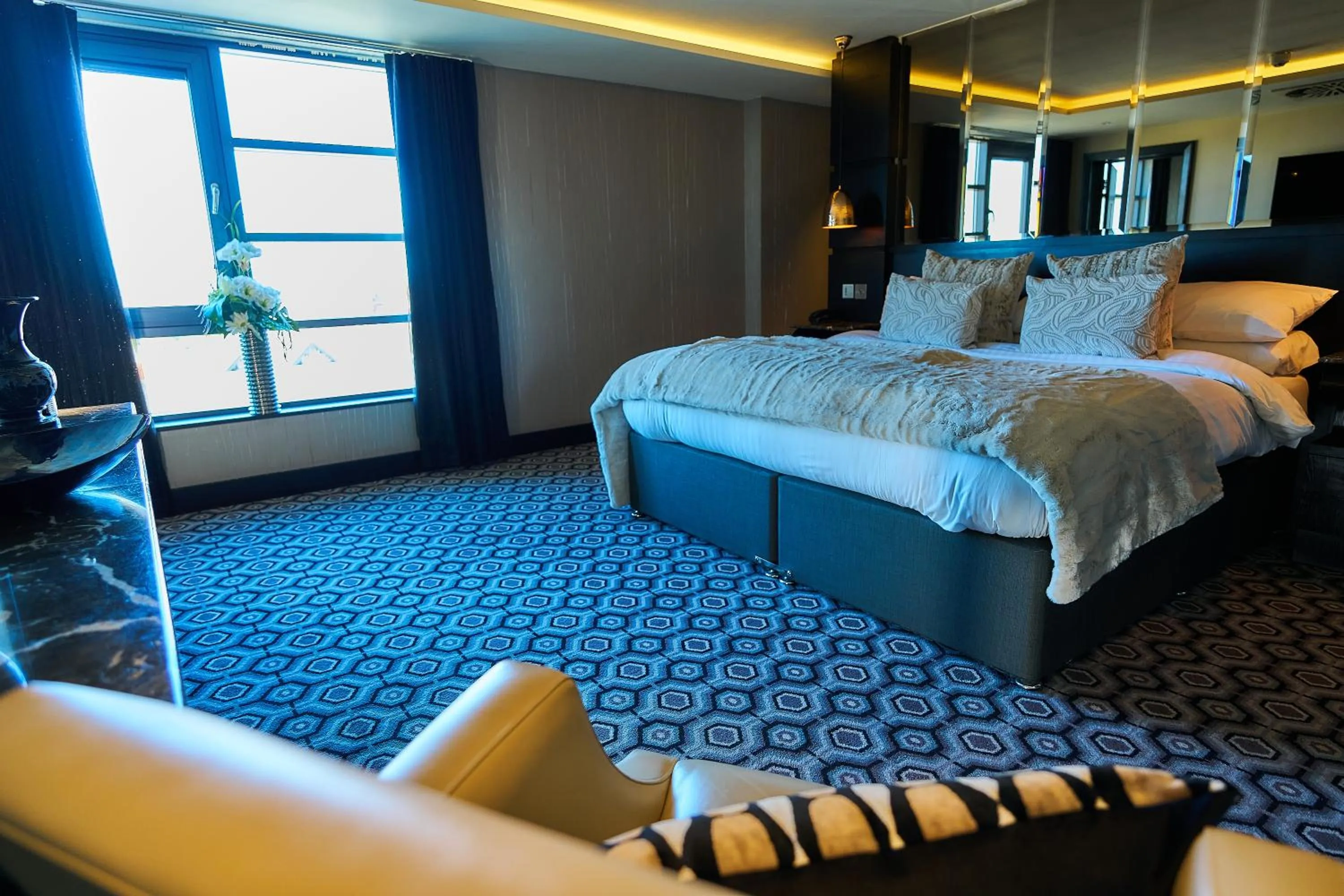 Bedroom, Bed in The Vincent Hotel