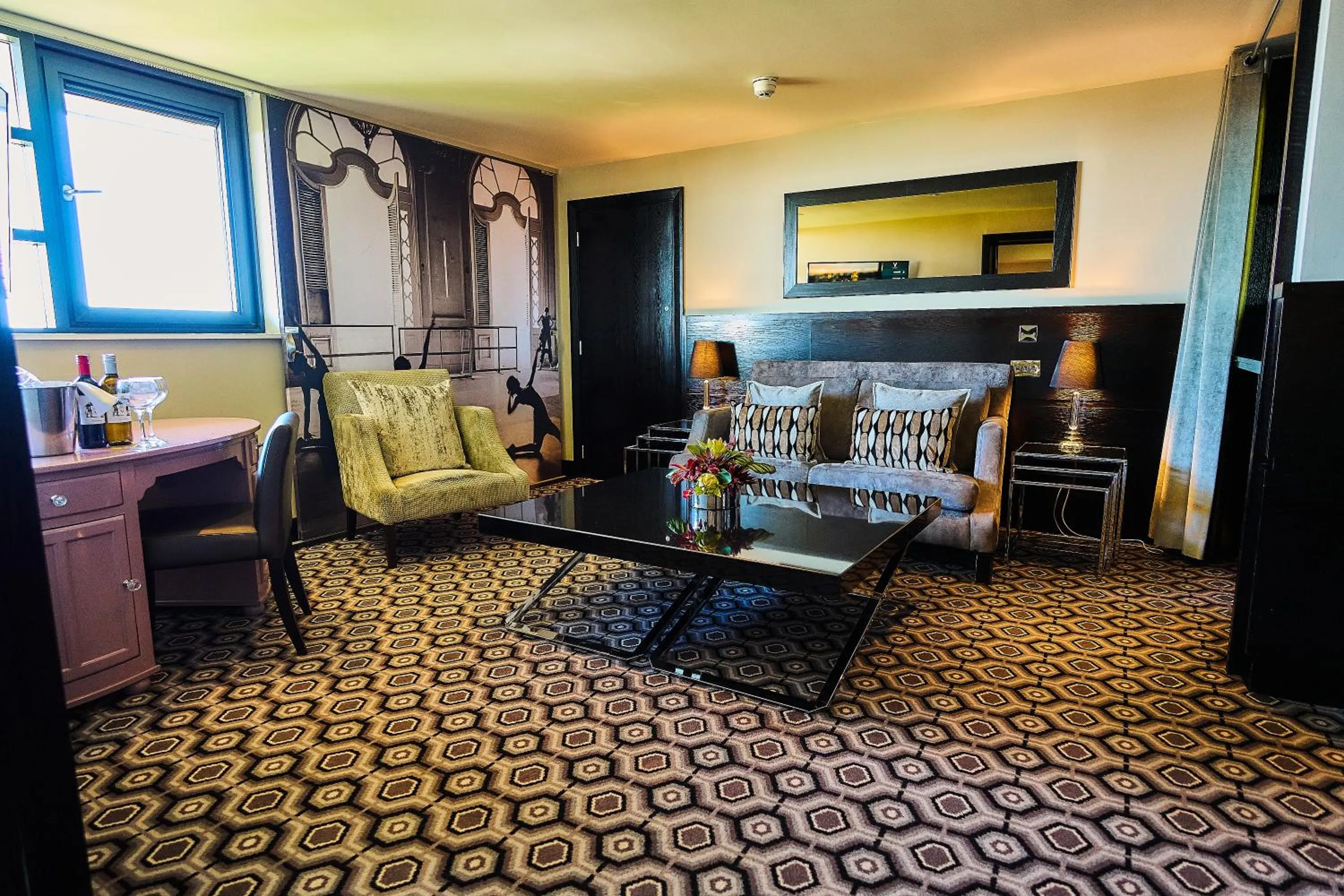 Lounge or bar in The Vincent Hotel