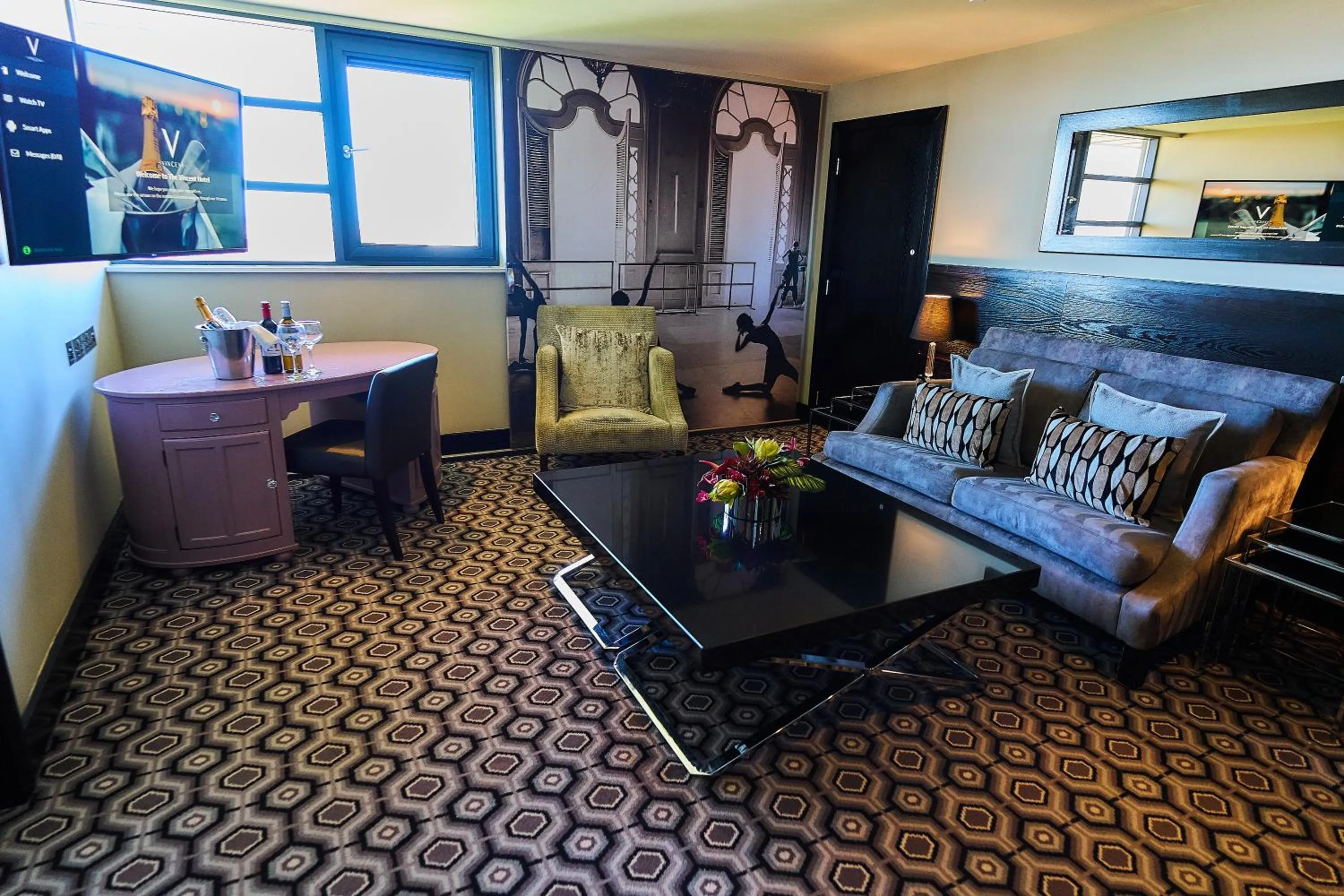 Lounge or bar in The Vincent Hotel