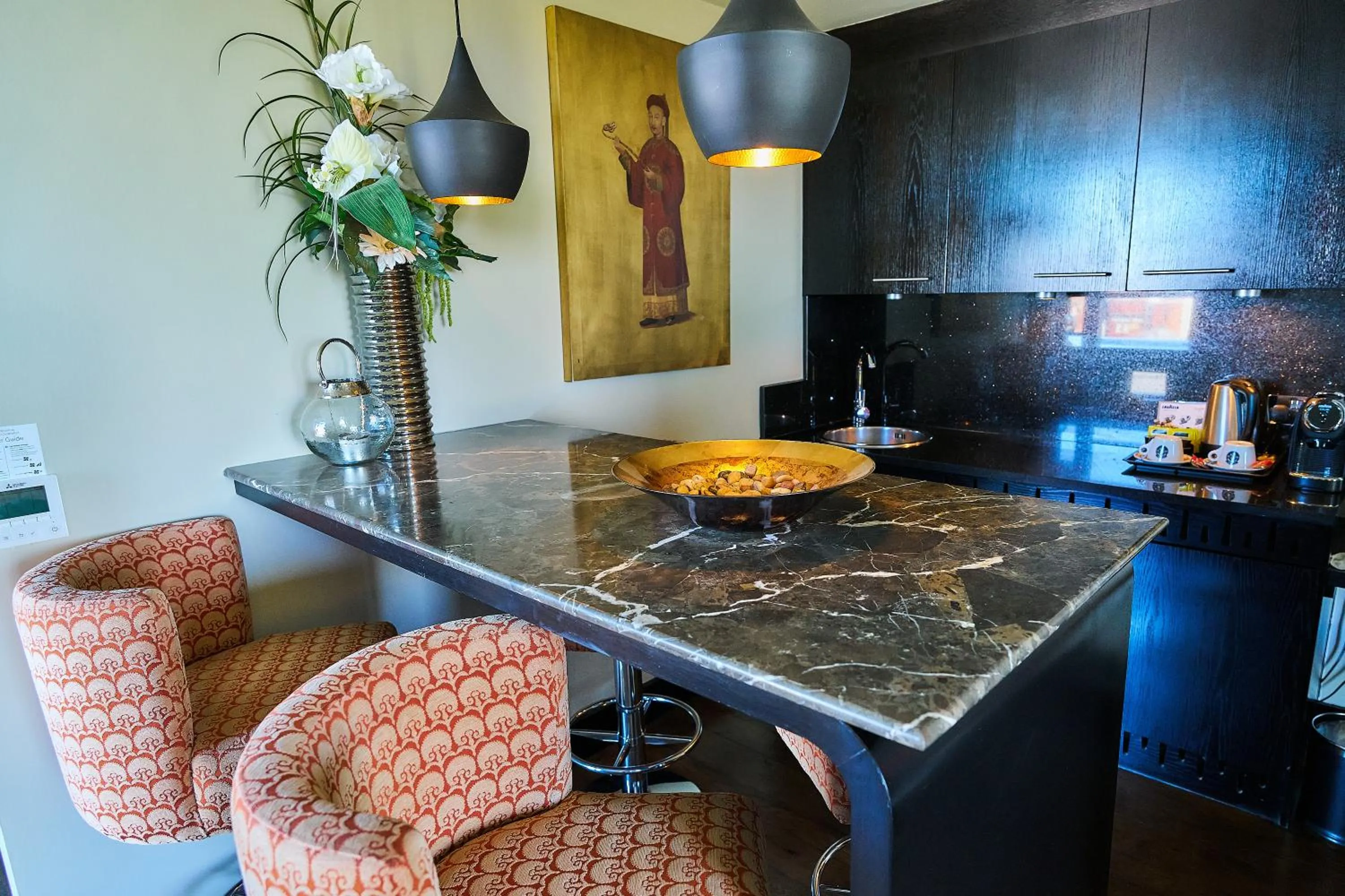 Lounge or bar in The Vincent Hotel