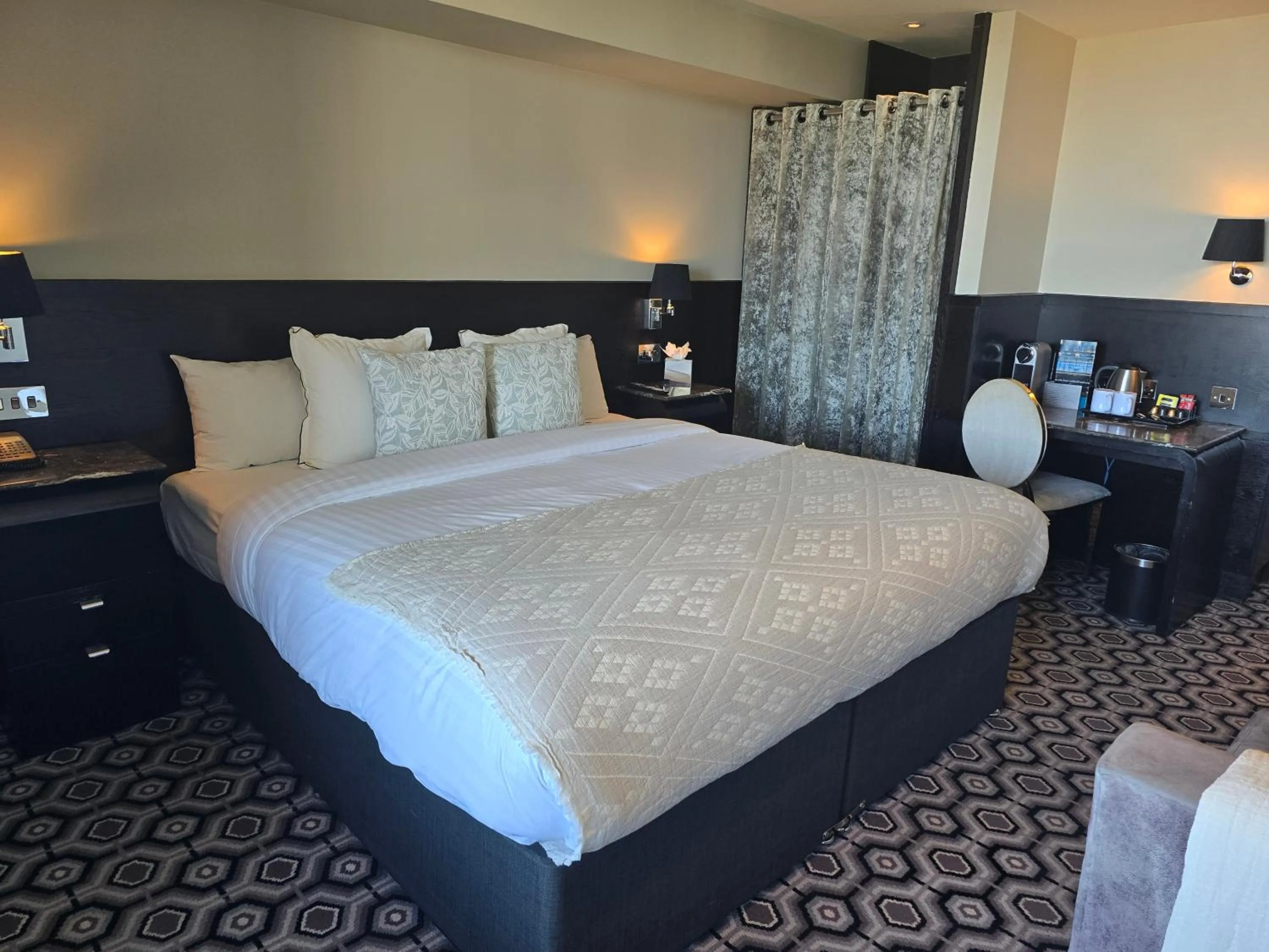 Bed in The Vincent Hotel