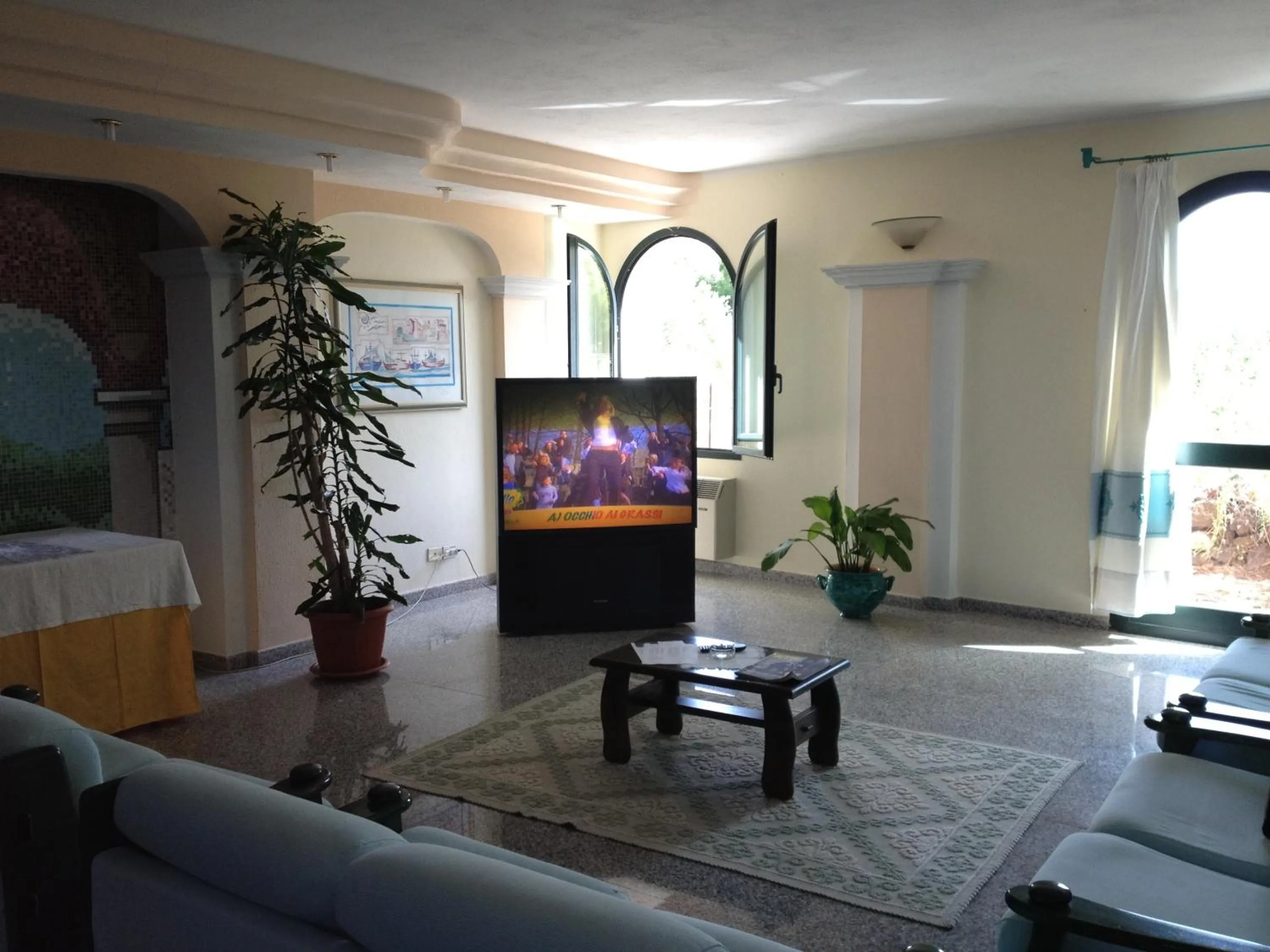 Communal lounge/ TV room in Residence Marina Palace