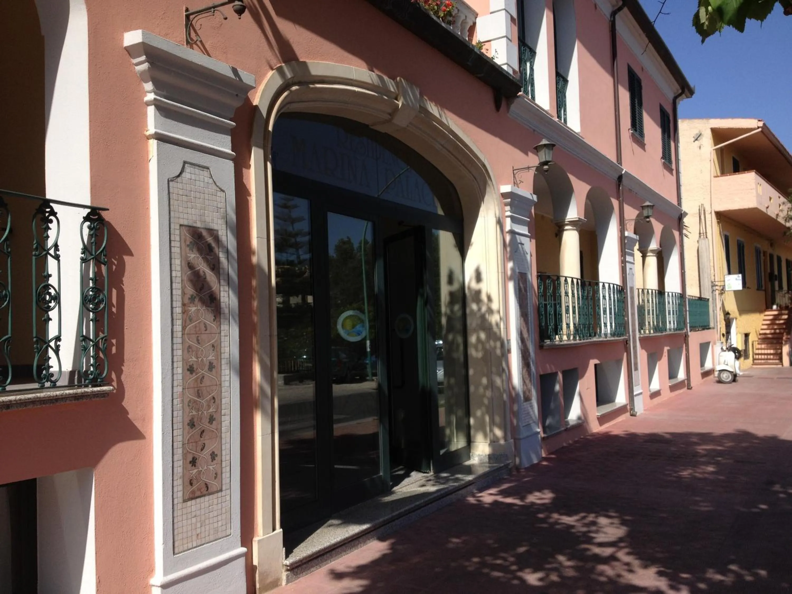 Facade/entrance in Residence Marina Palace