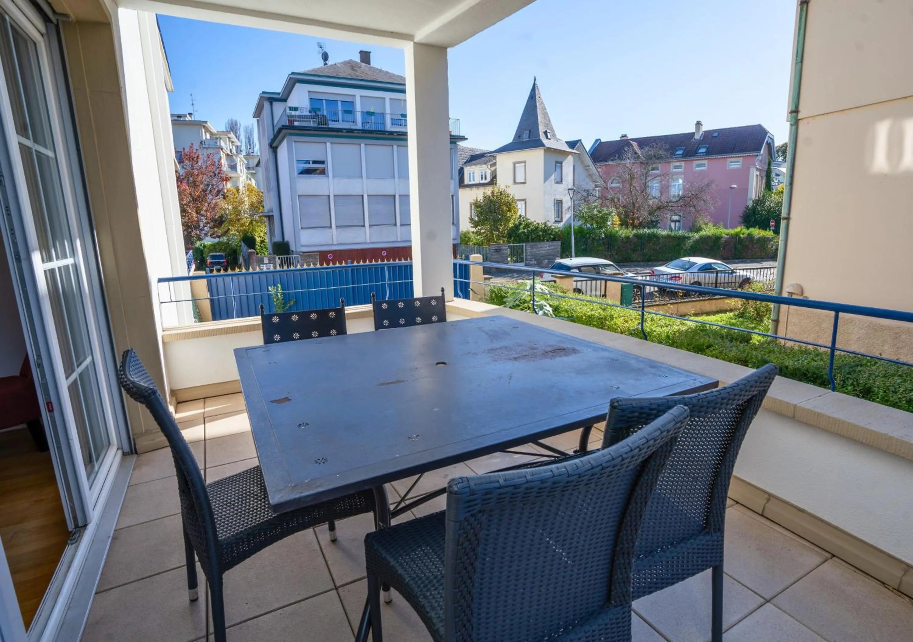 Patio in Charmant appartement avec terrasse dans villa