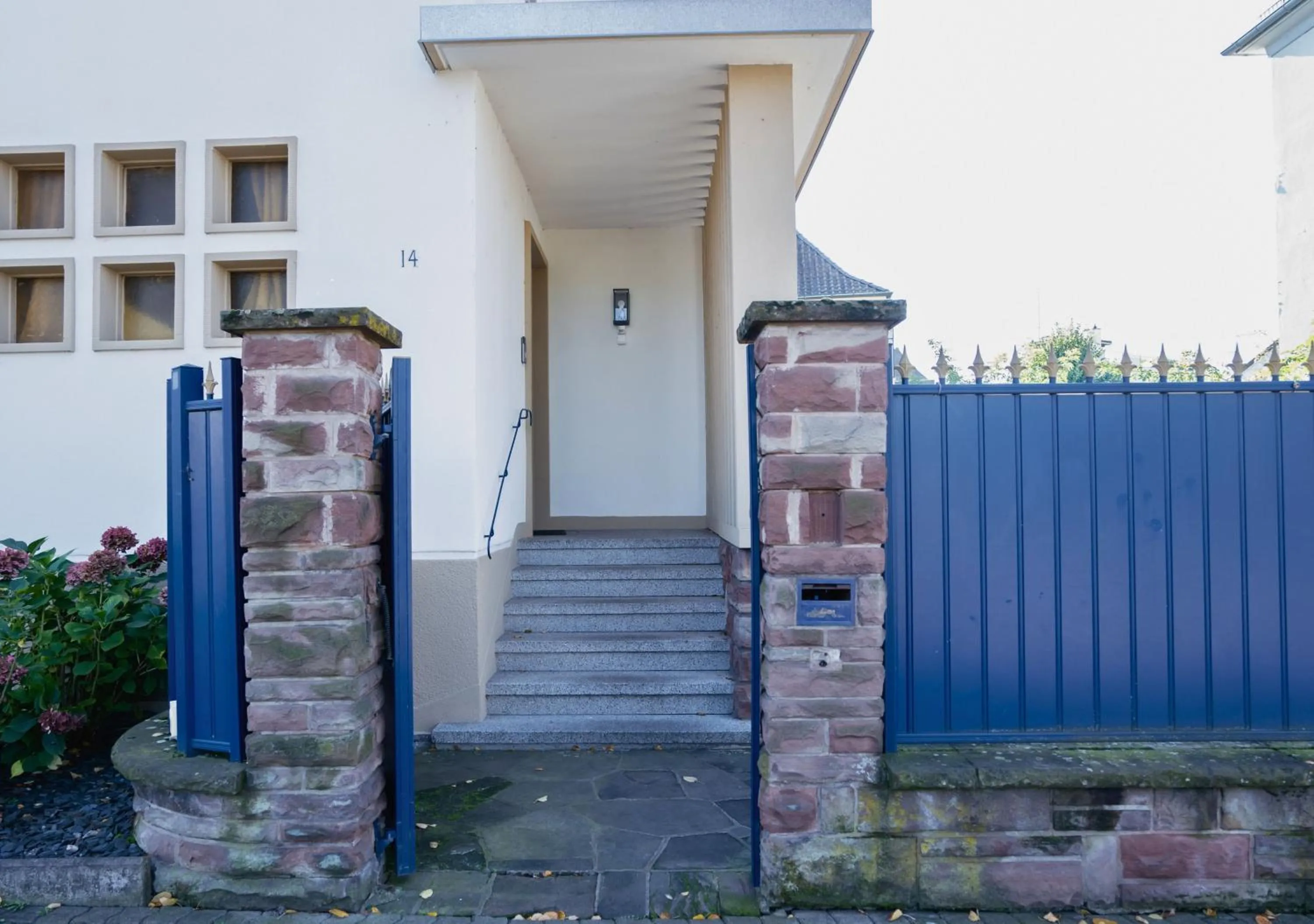 Property building in Charmant appartement avec terrasse dans villa