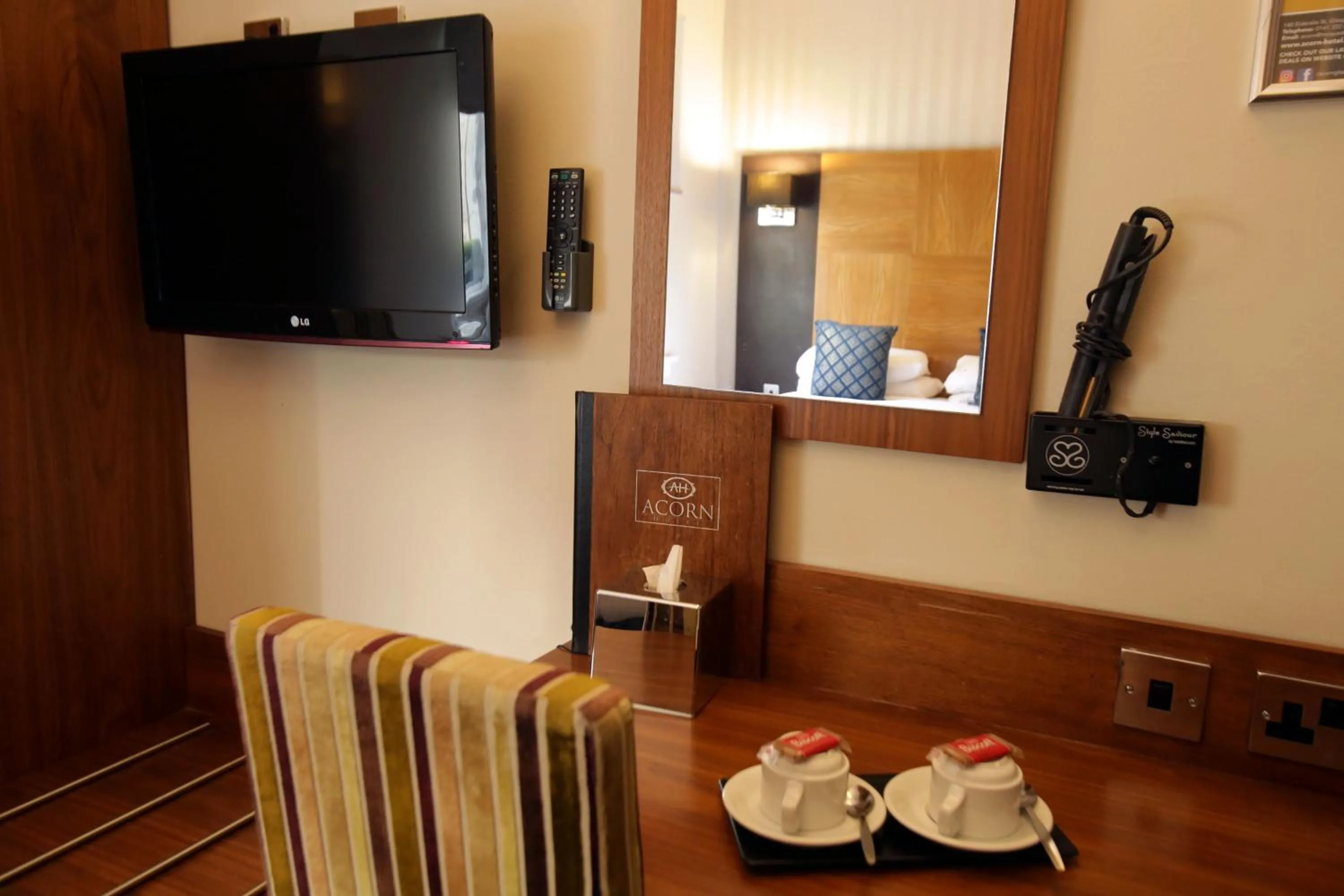 Coffee/tea facilities in Acorn Hotel