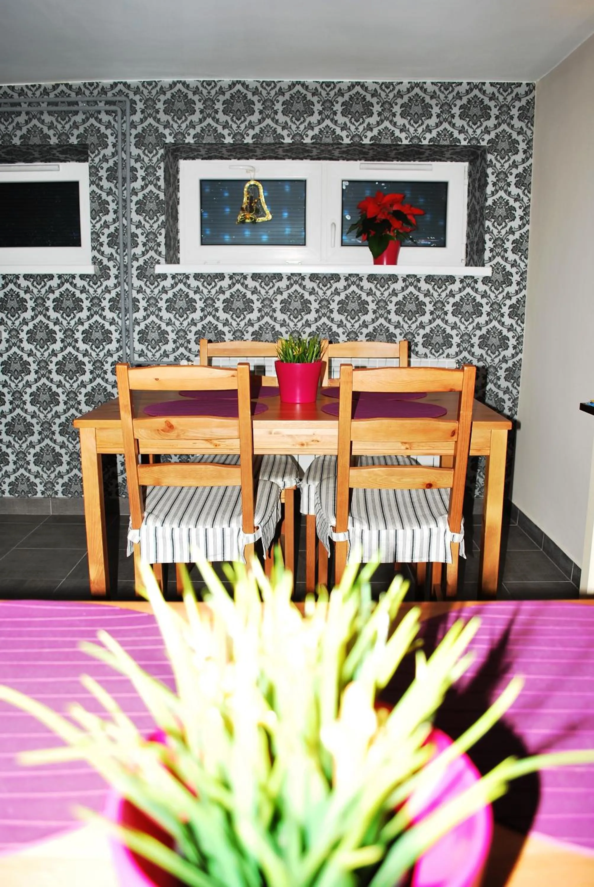 Restaurant/places to eat in Villa Green