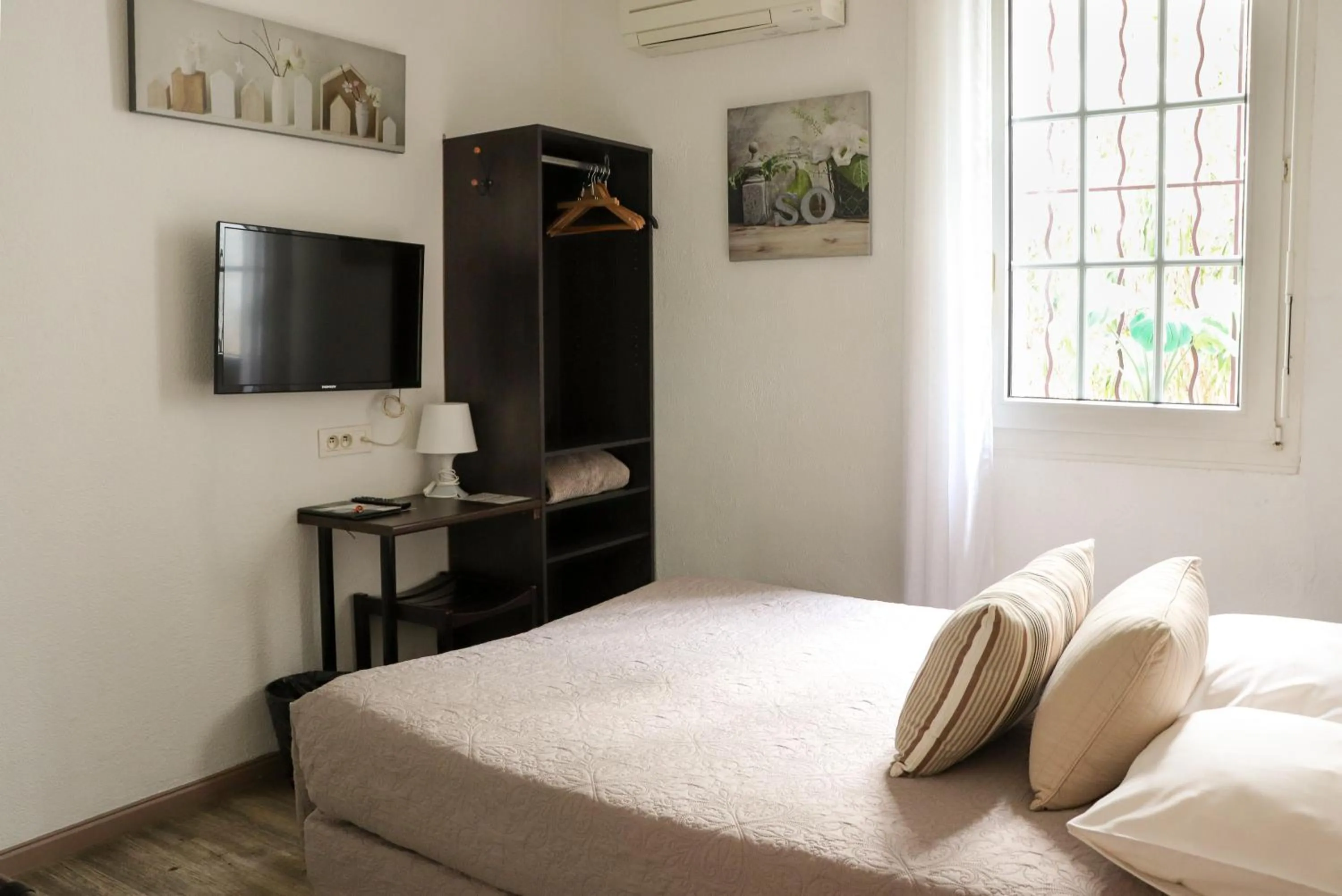 Photo of the whole room, Bed in Hotel Abelia