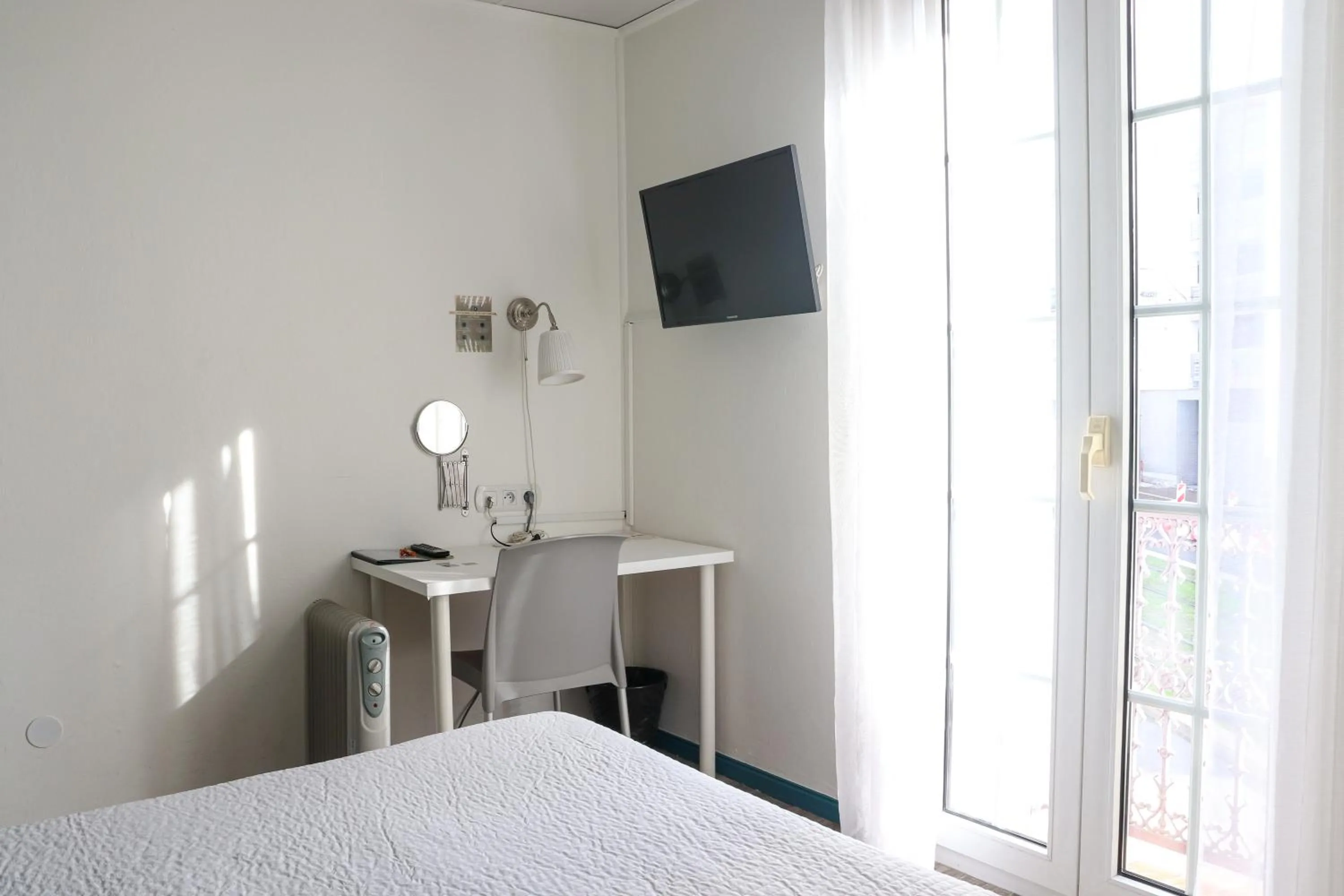 TV and multimedia, Bed in Hotel Abelia