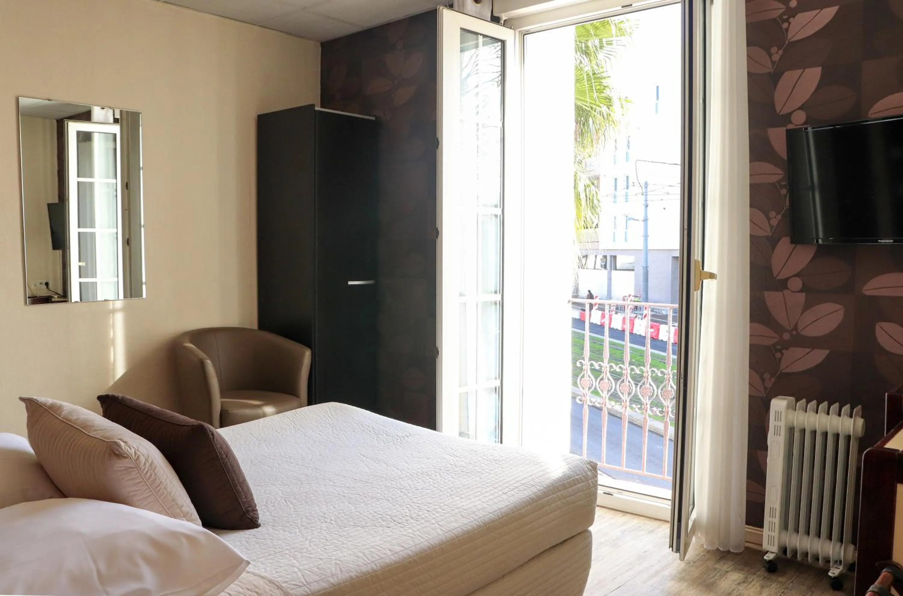 Balcony/Terrace, Bed in Hotel Abelia