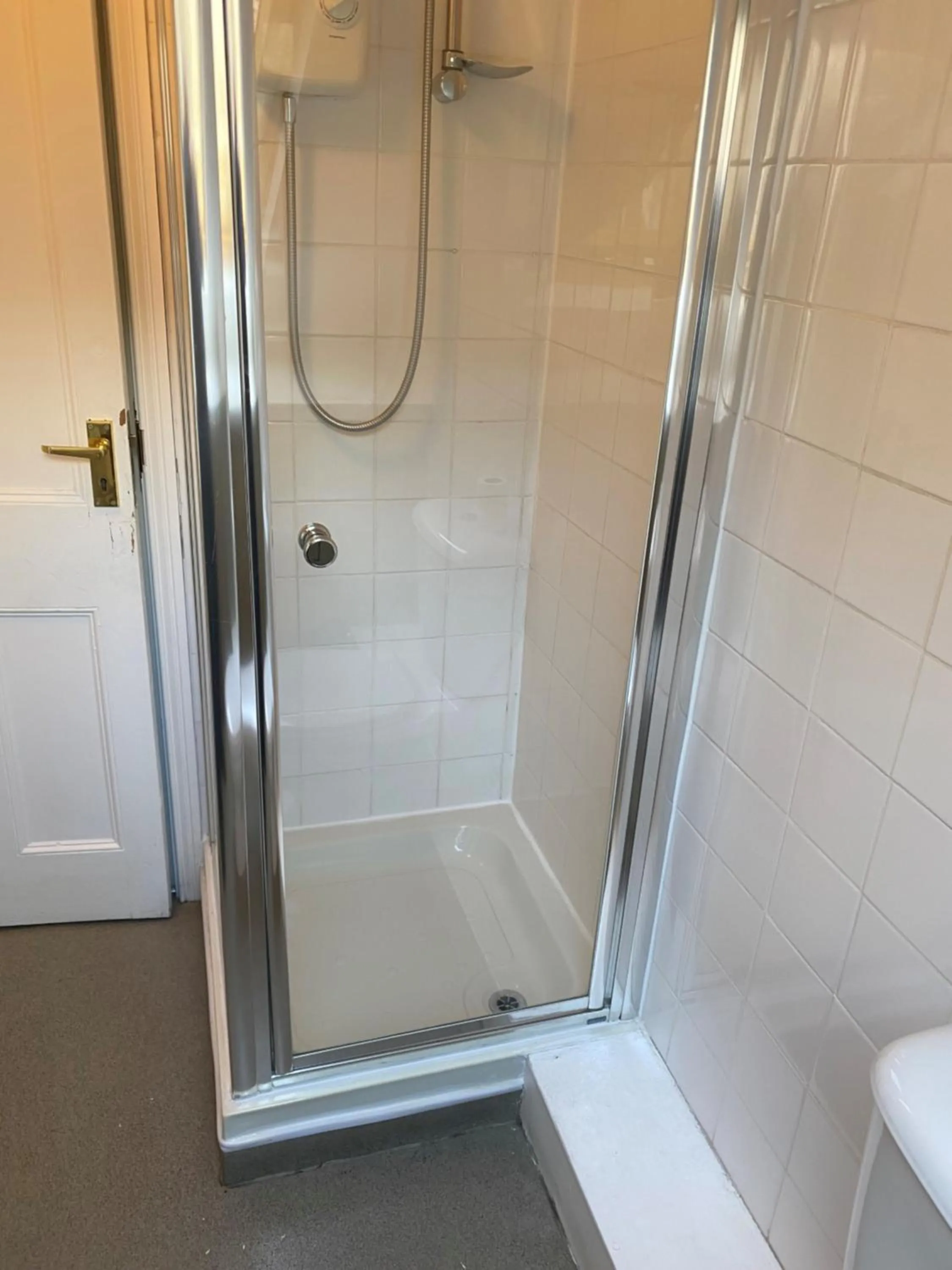 Shower in The Elks Head Inn