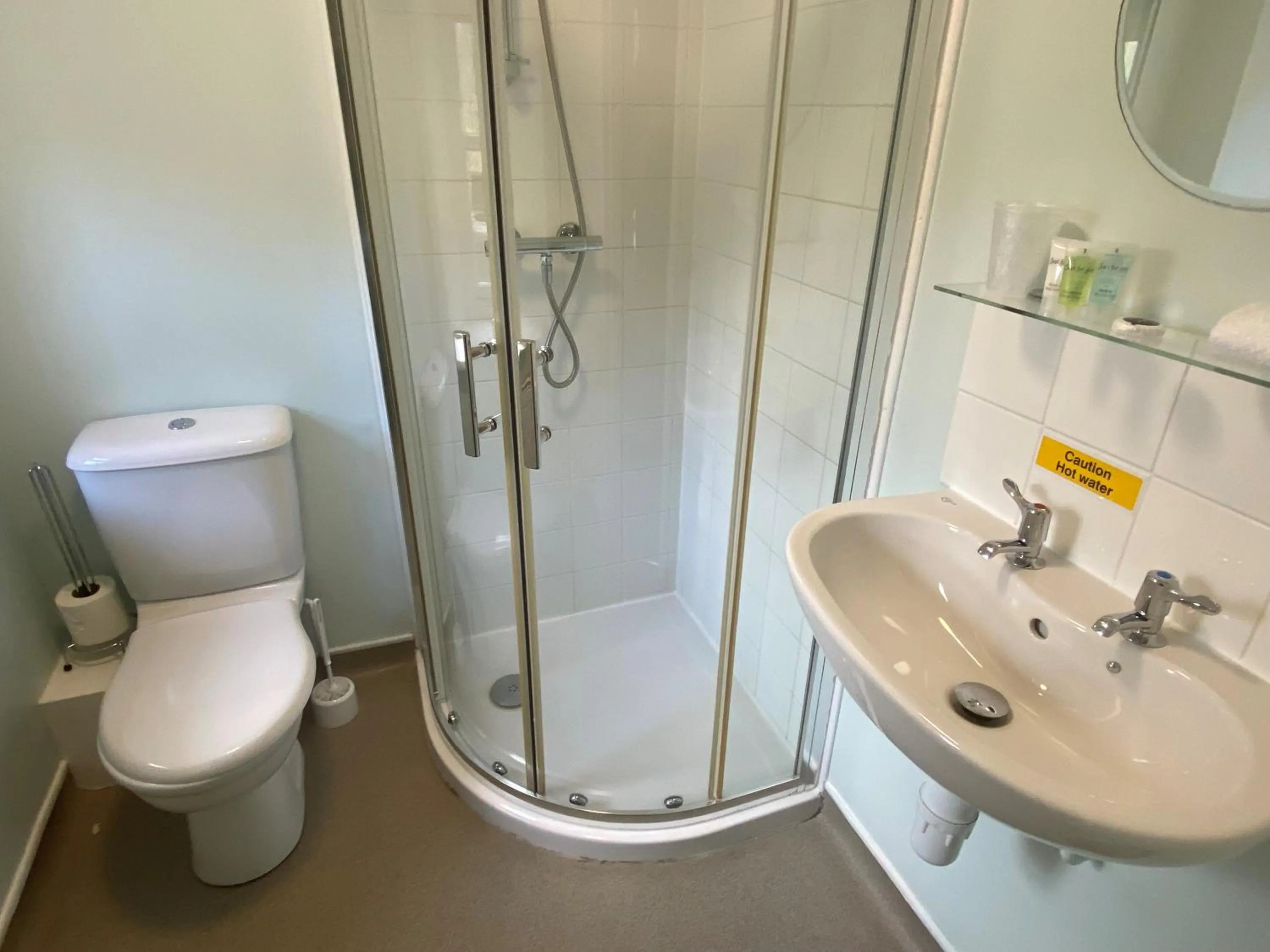 Bathroom in The Elks Head Inn