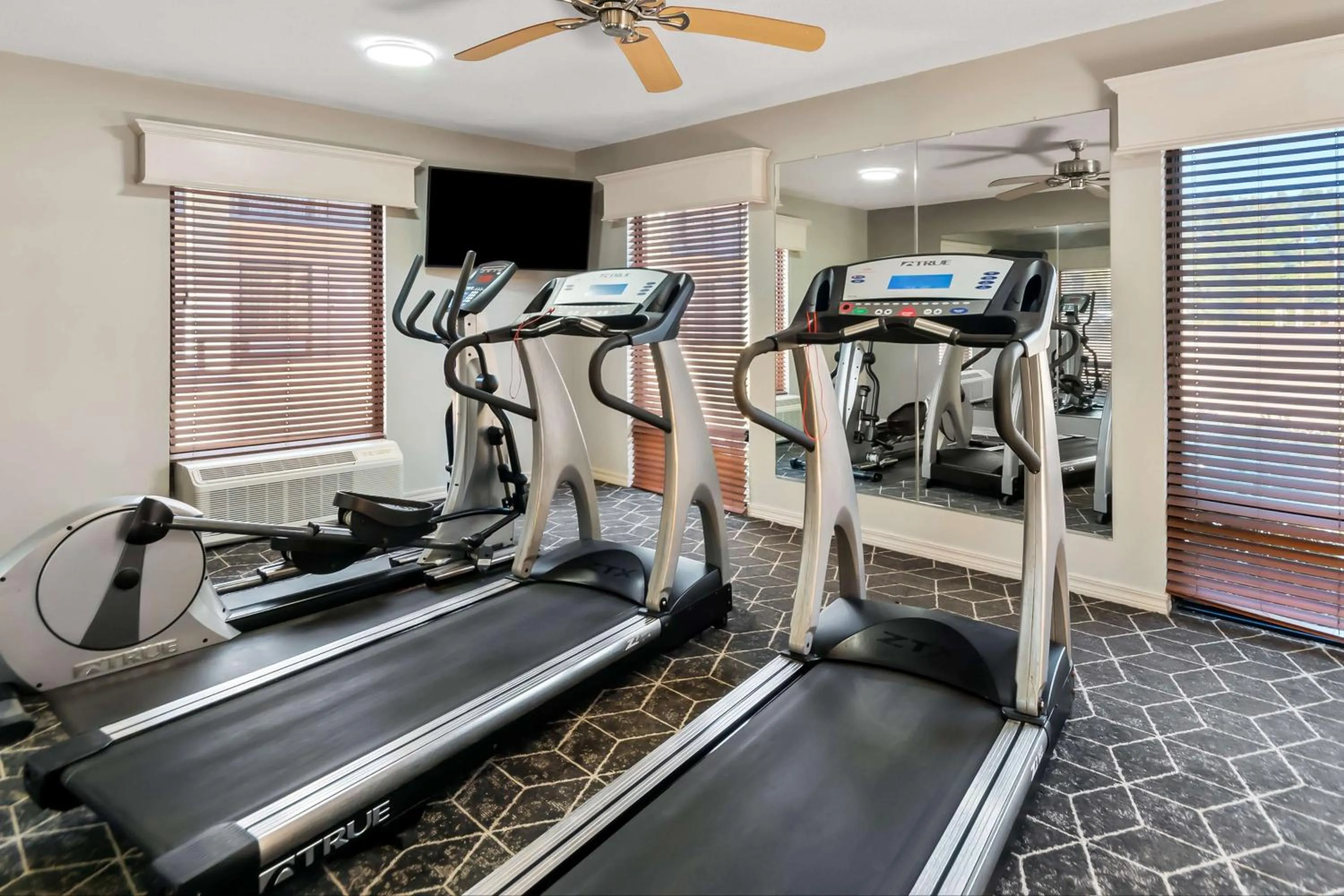 Fitness centre/facilities in Best Western Inn