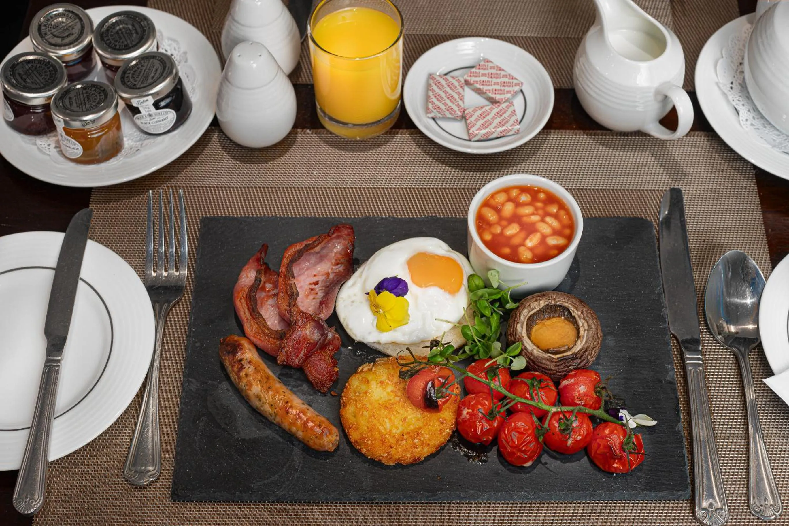Breakfast in Gem Fitzrovia Hotel
