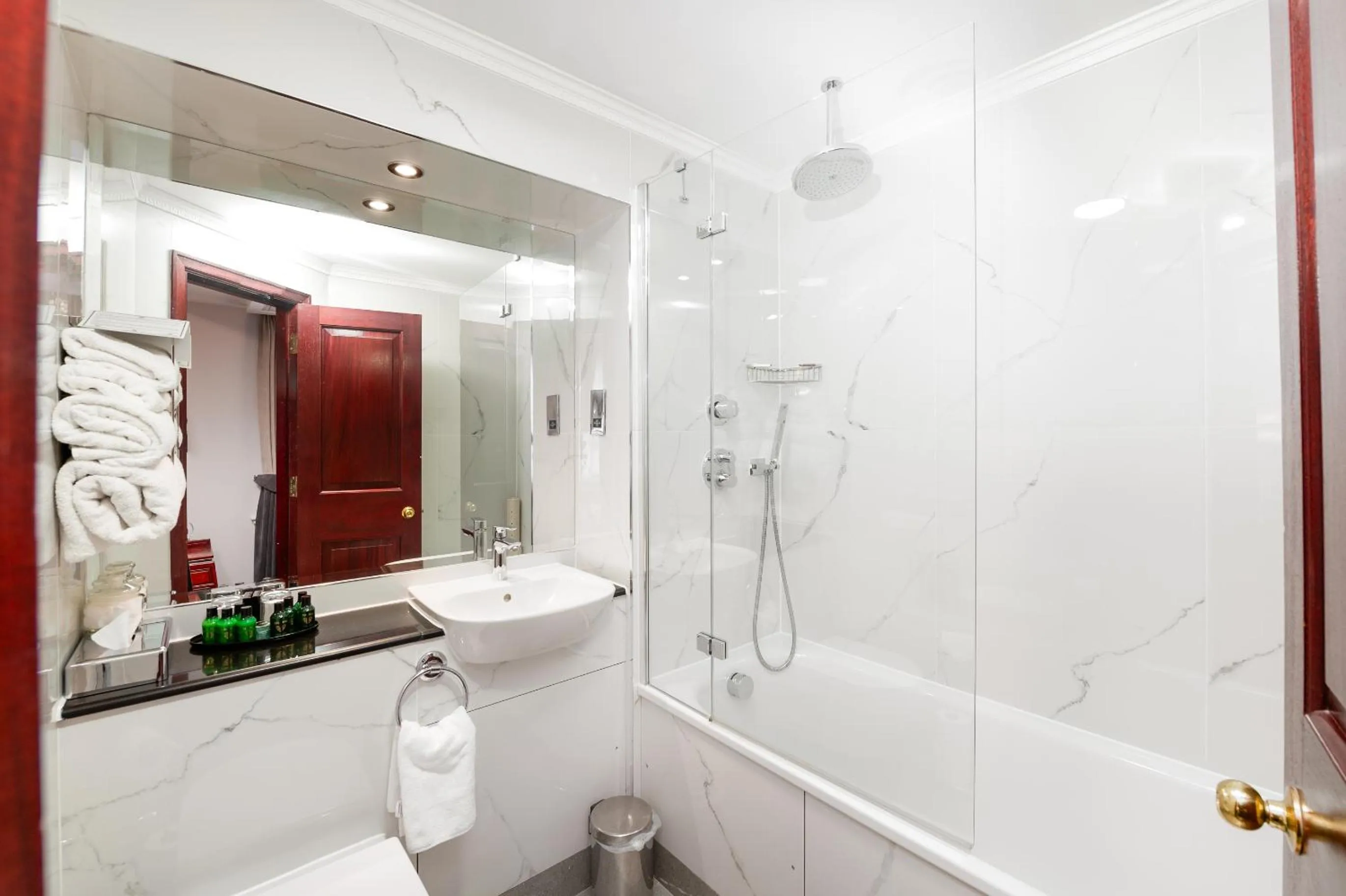 Bathroom in Gem Fitzrovia Hotel