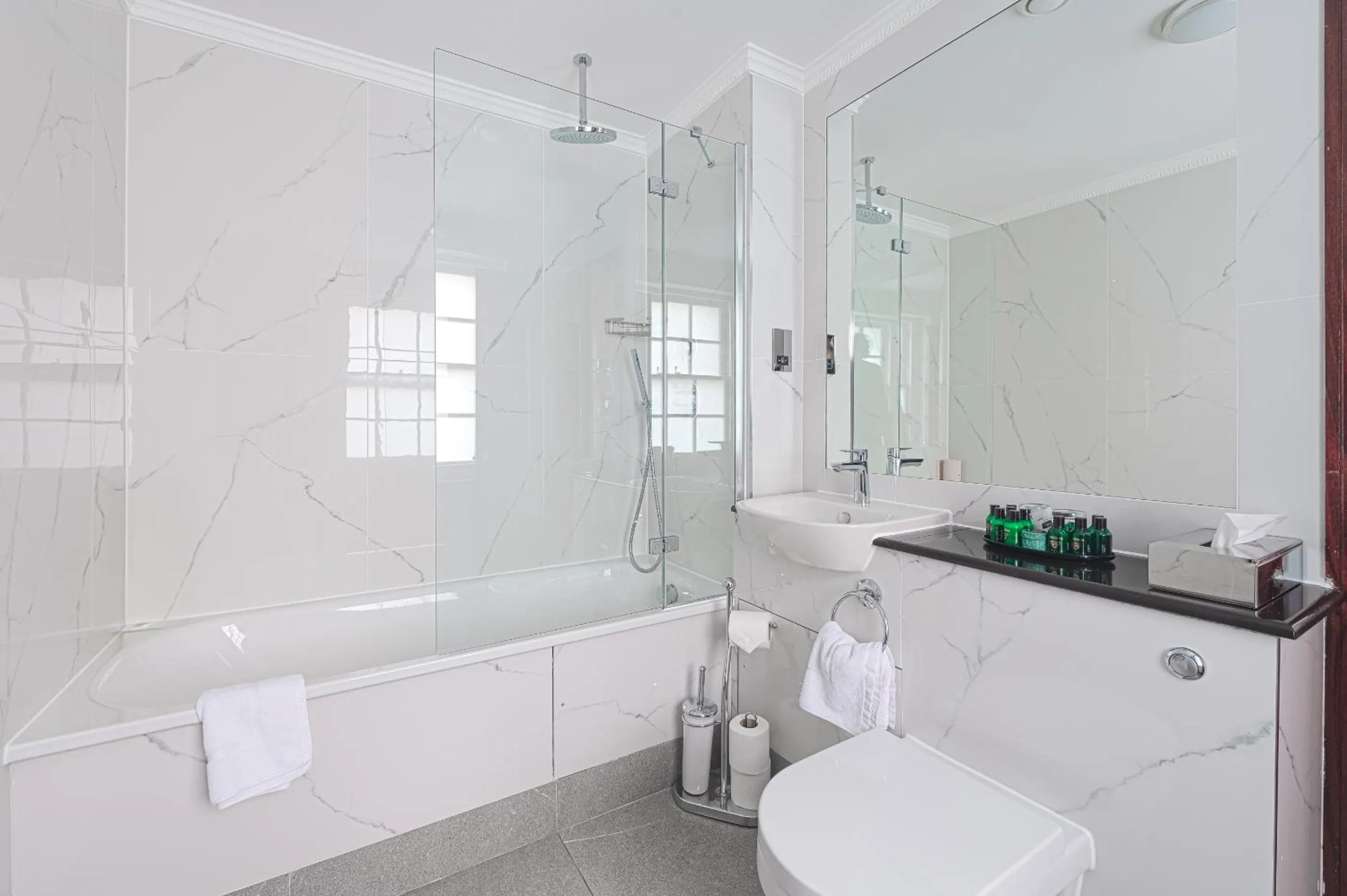 Toilet in Gem Fitzrovia Hotel