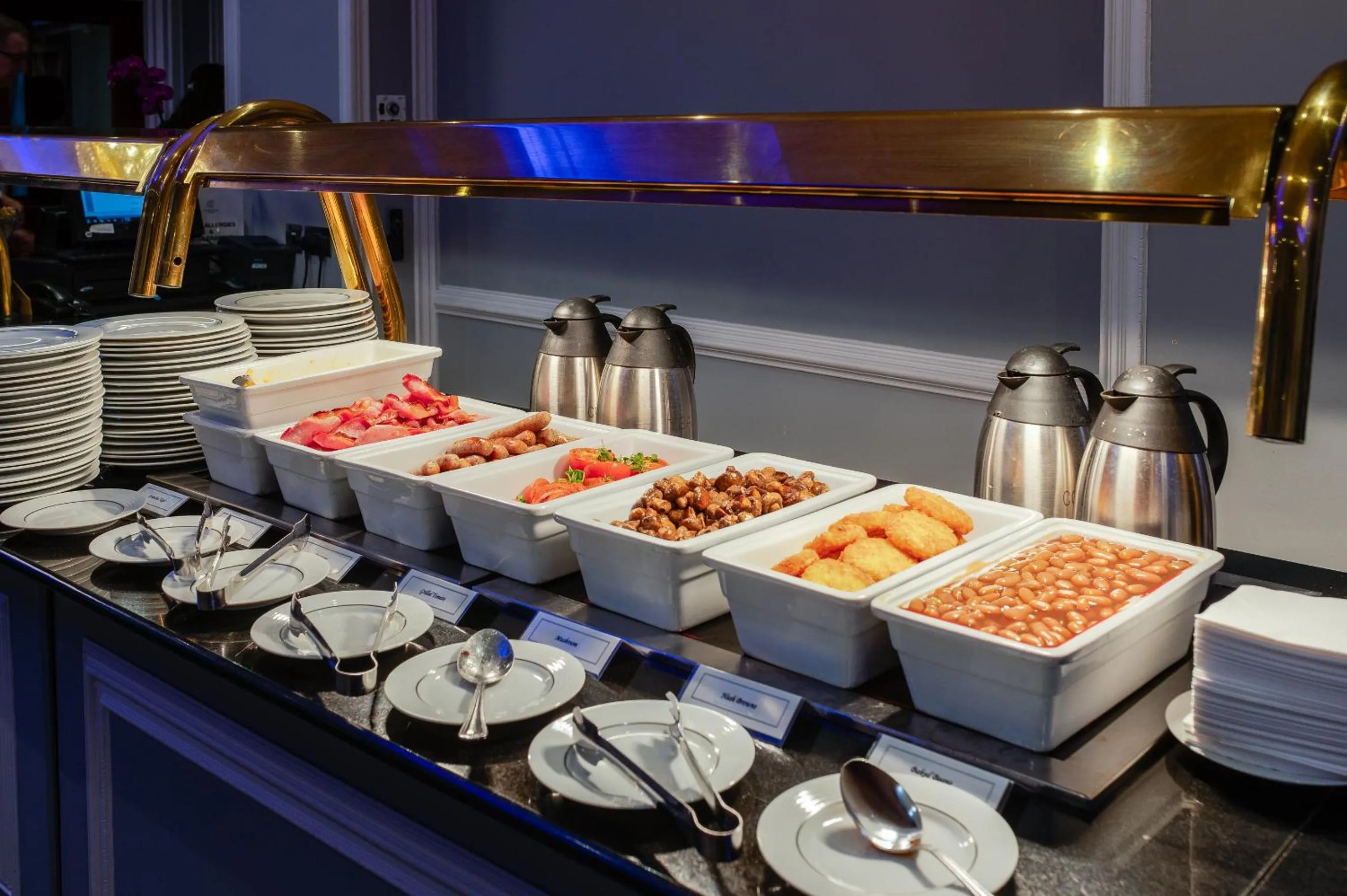 Food and drinks in Gem Fitzrovia Hotel