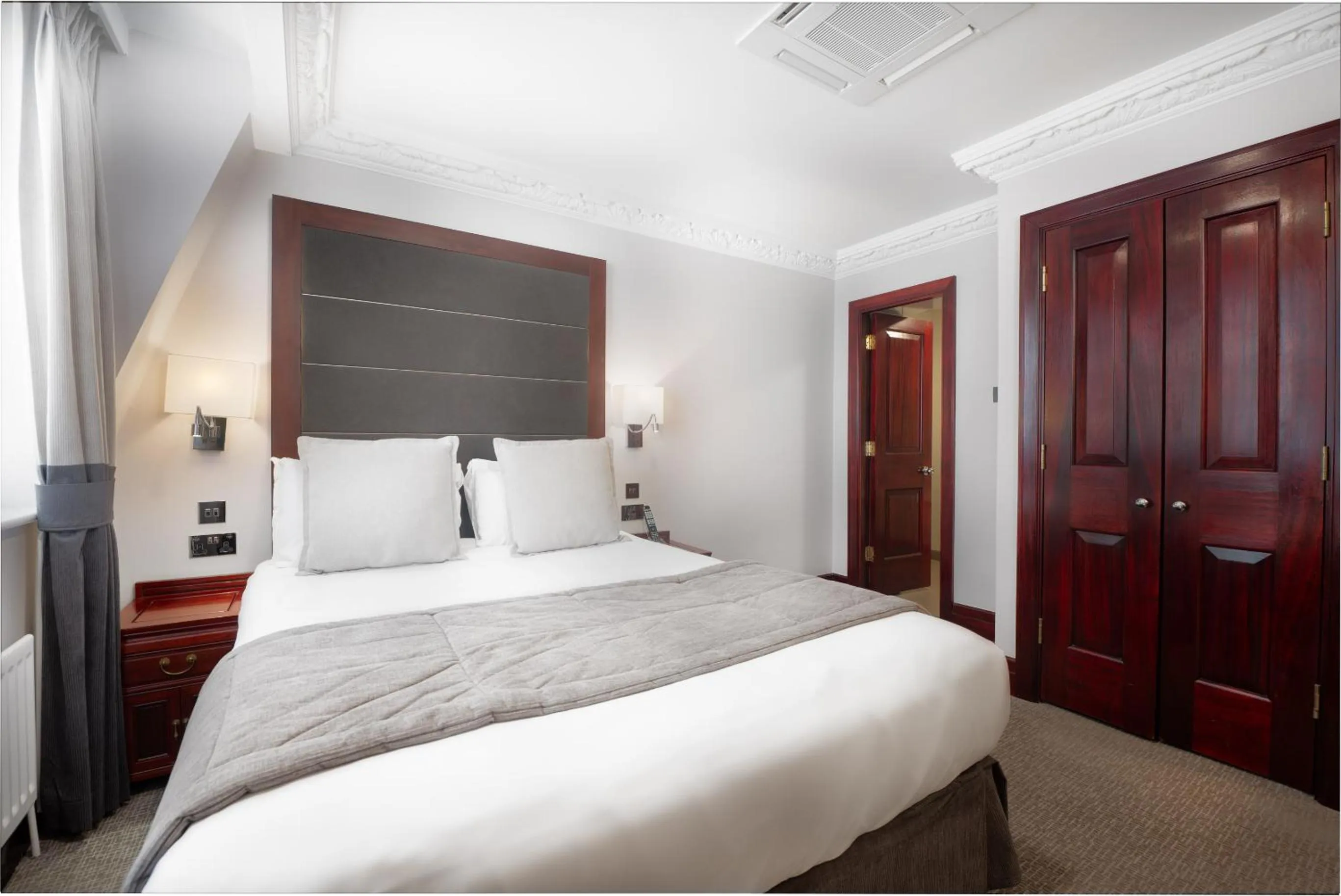 Bedroom, Bed in Gem Fitzrovia Hotel