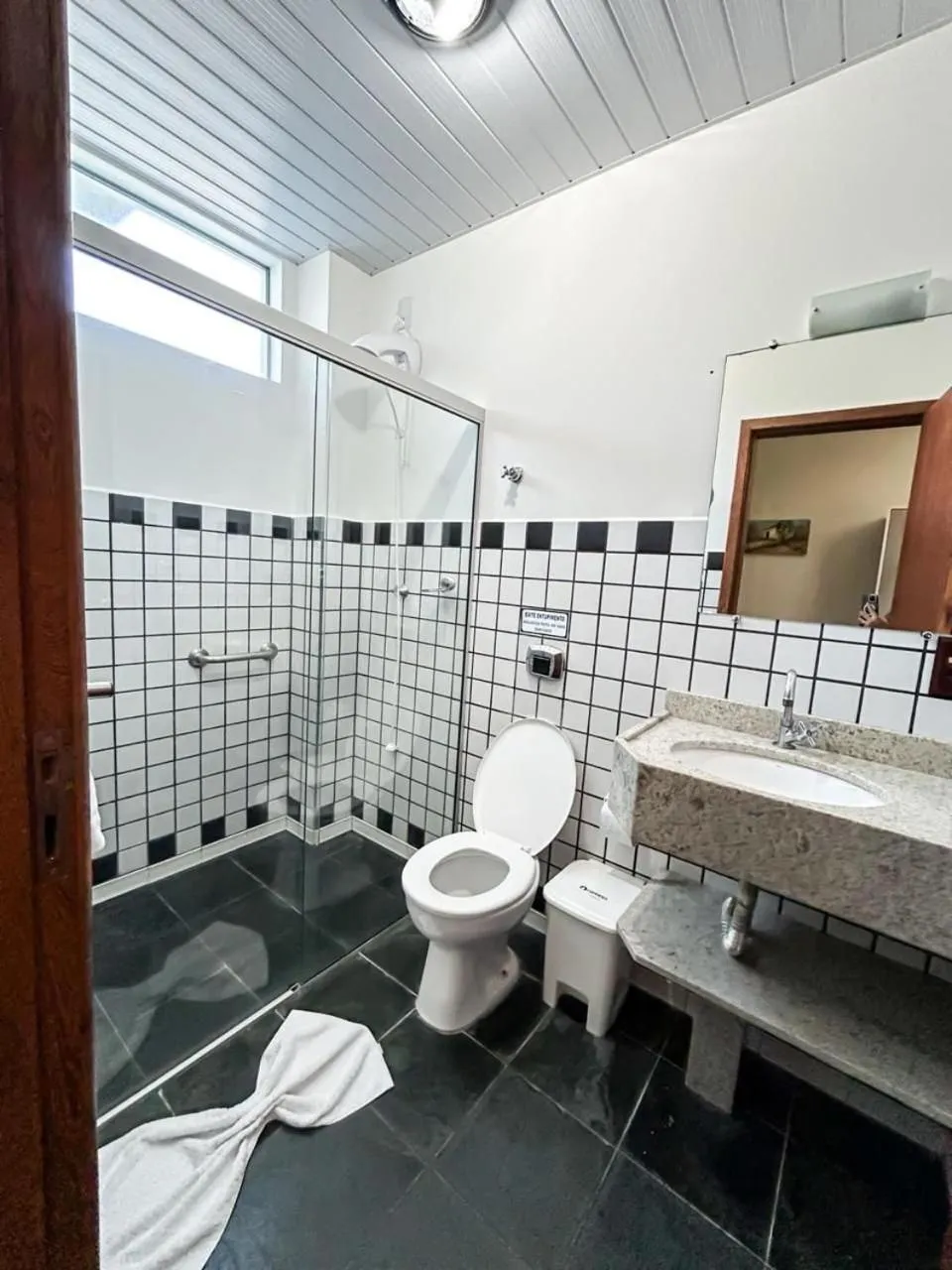 Toilet in Pousada Cores do Mar | Conforto com Piscina em Bombinhas