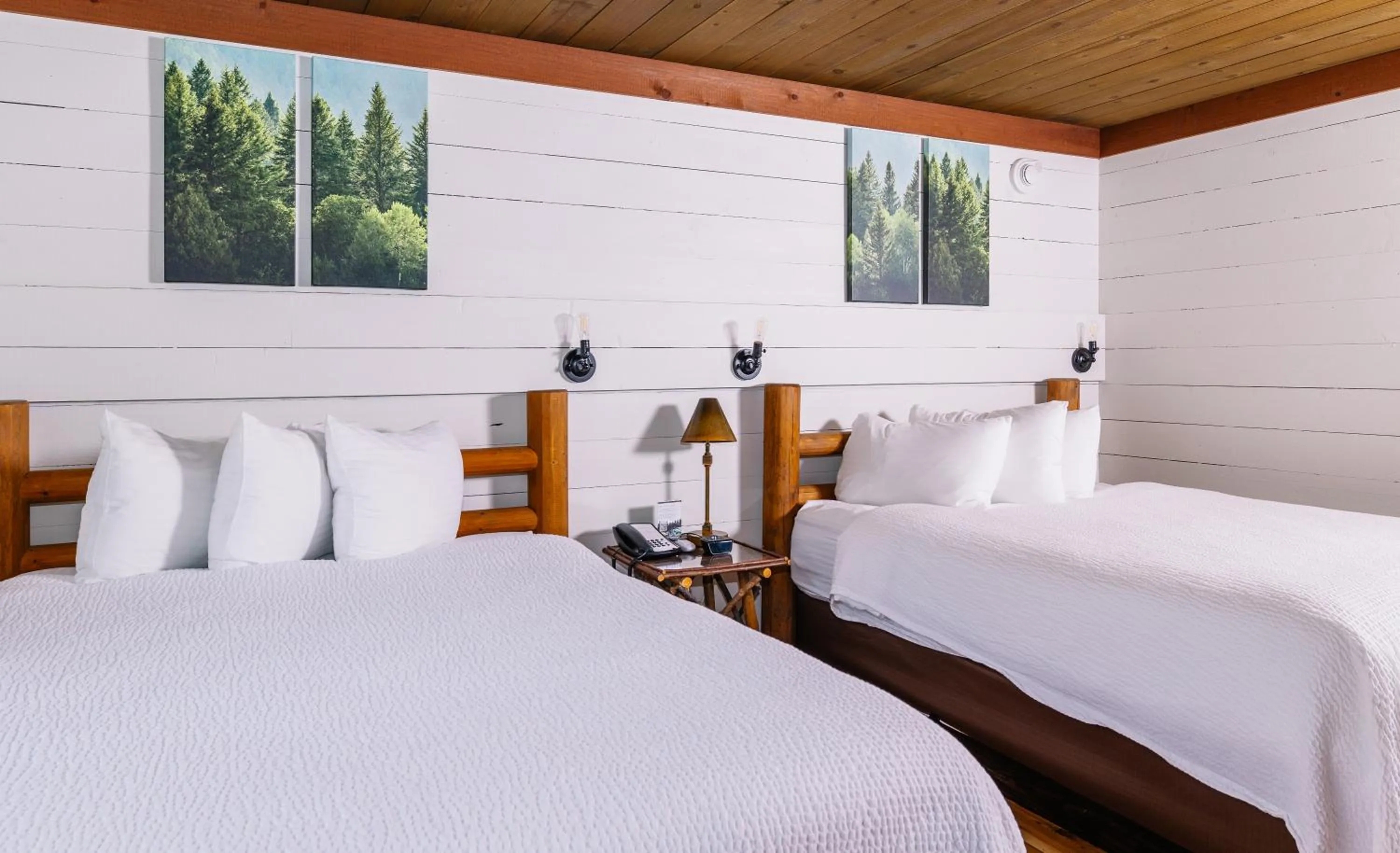 Bed in Drummond Island Resort