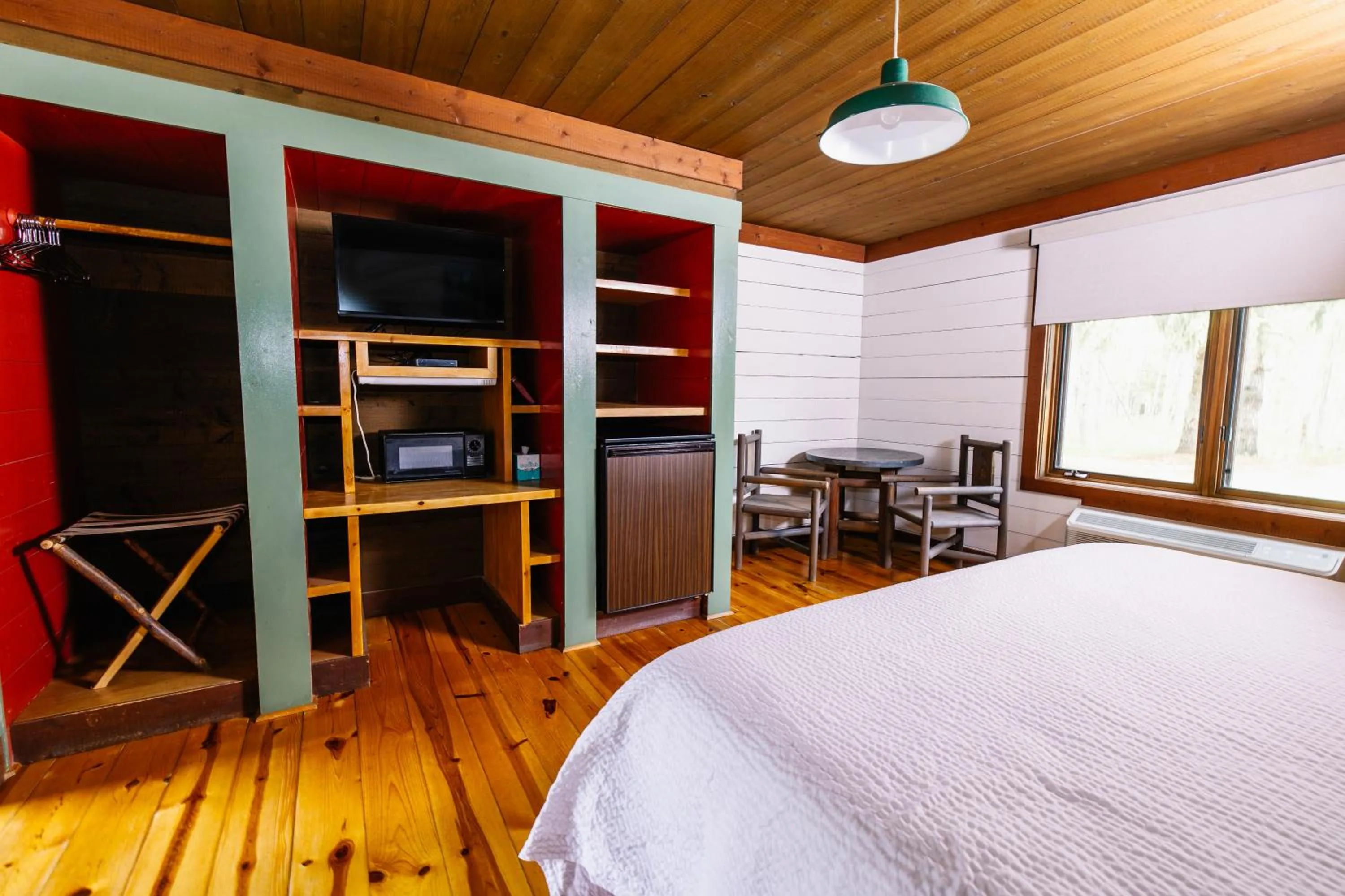 Bedroom, Bed in Drummond Island Resort
