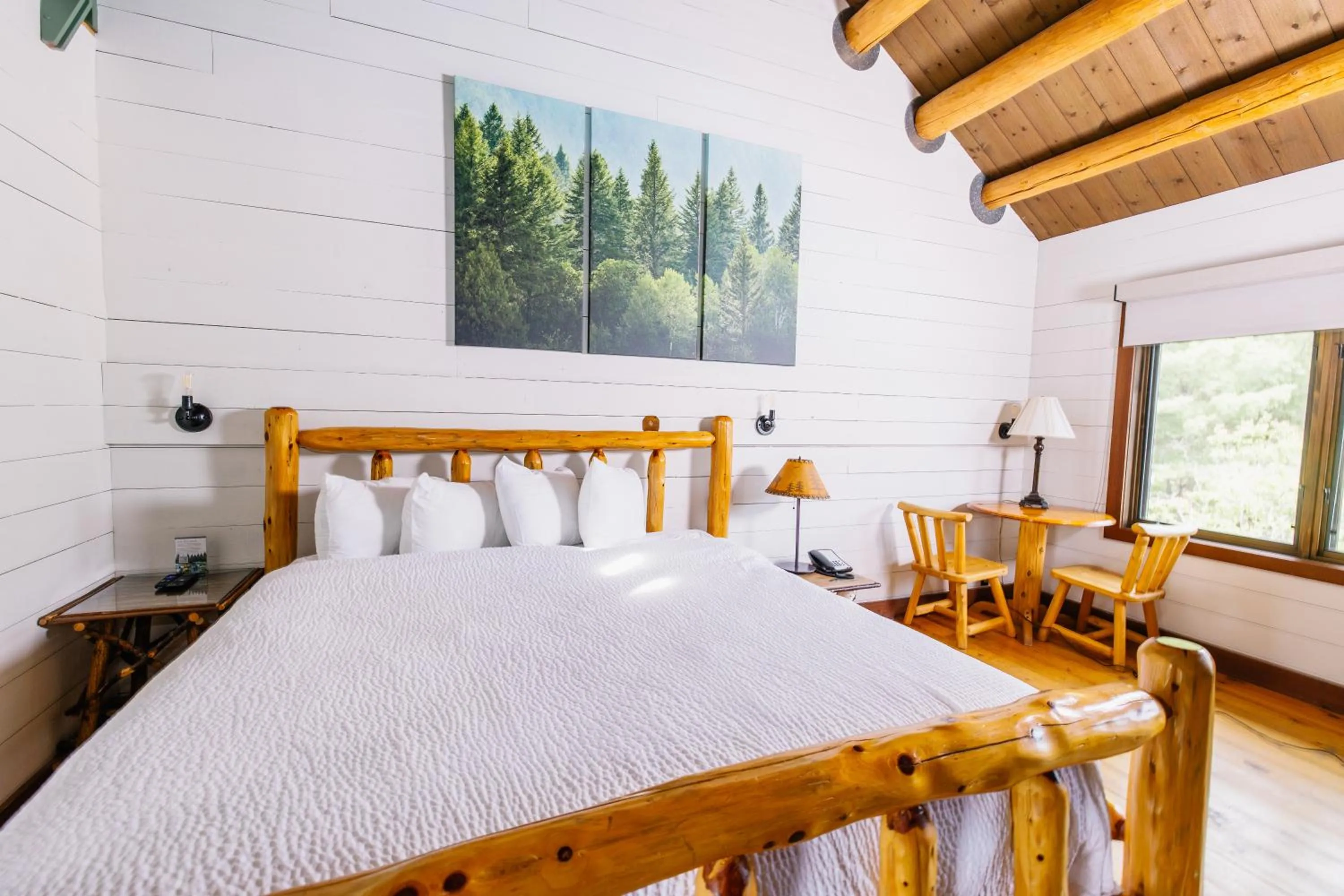 Bed in Drummond Island Resort