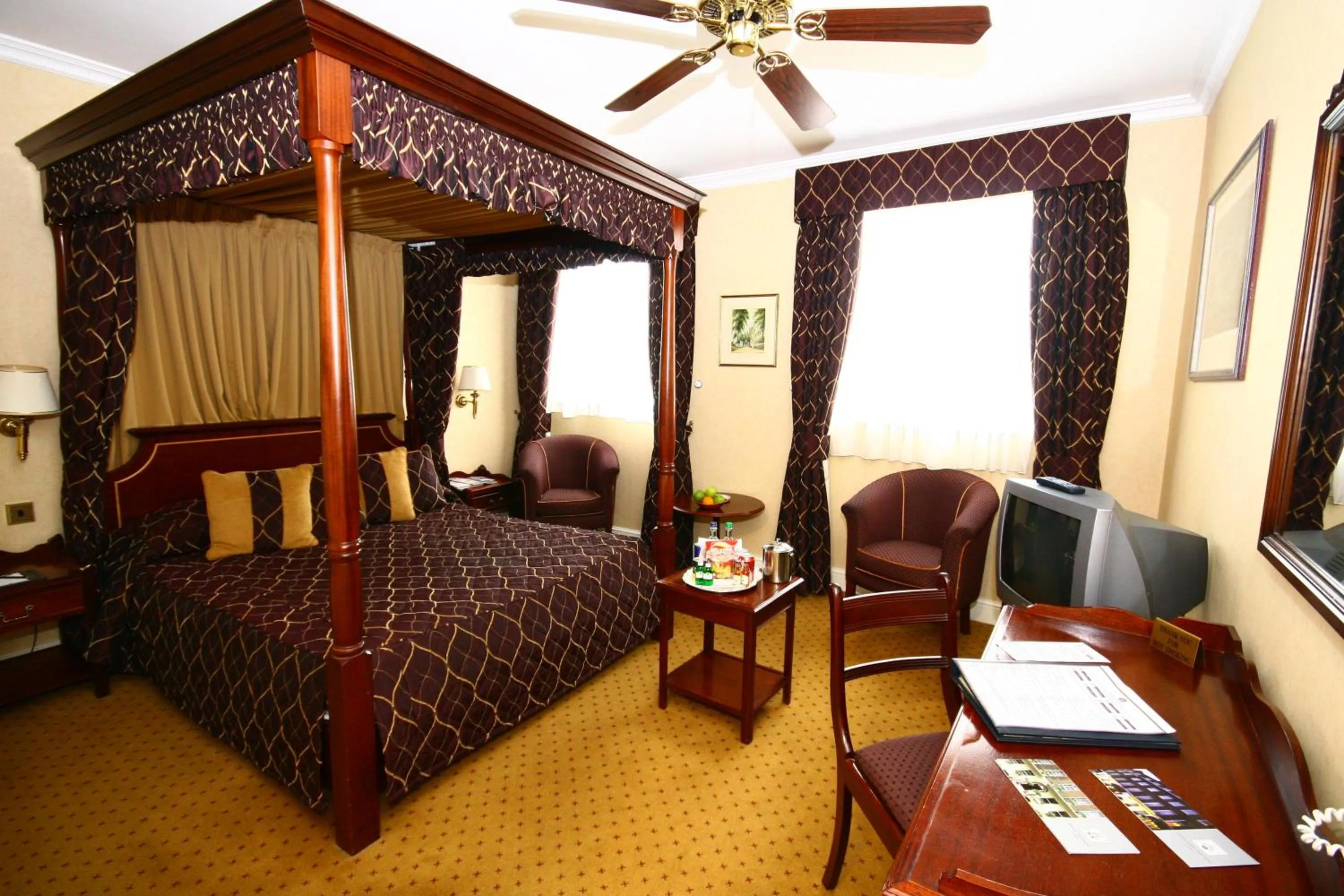 Photo of the whole room, Seating Area in Grange Blooms Hotel