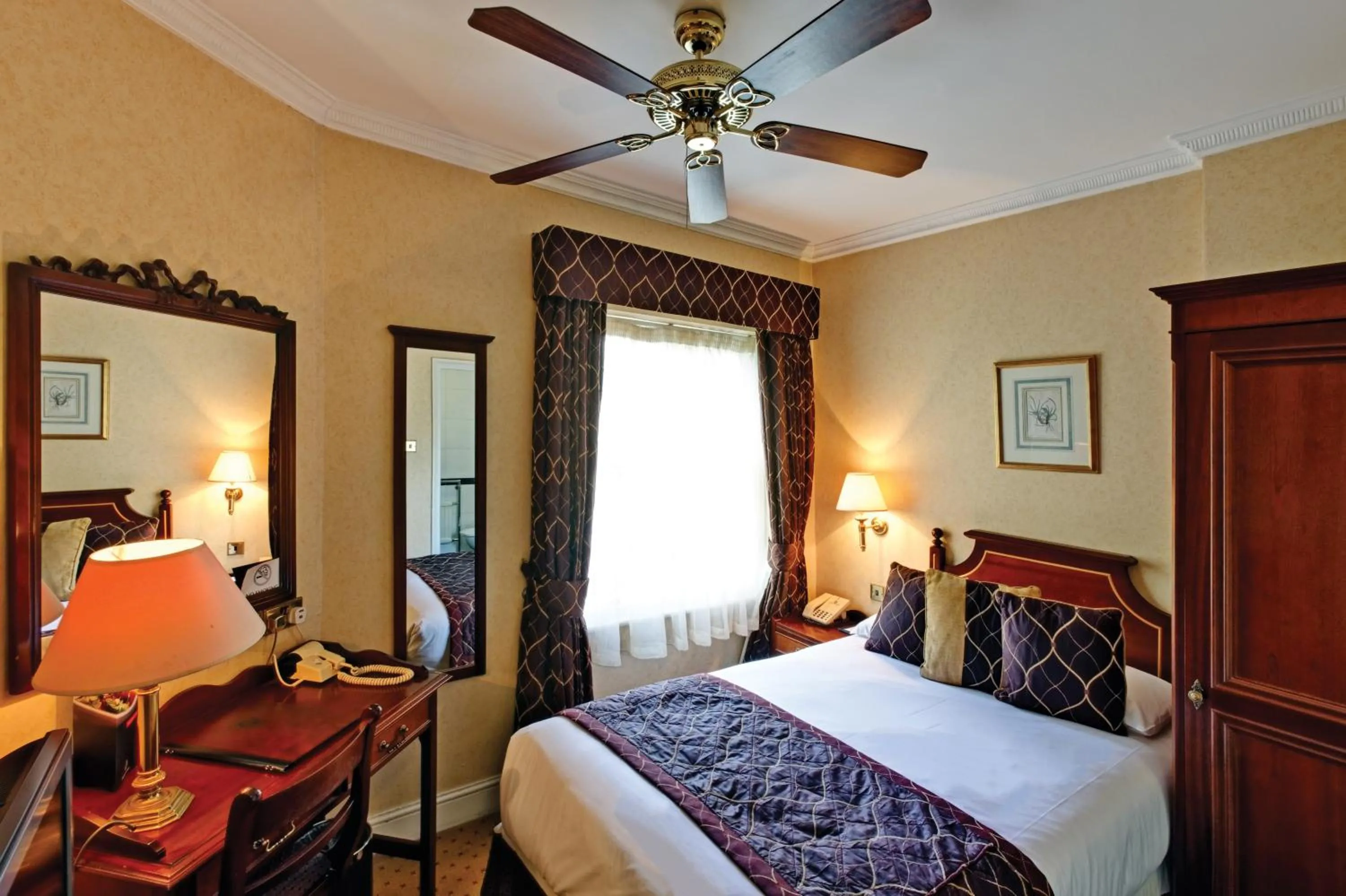 Bedroom in Grange Blooms Hotel