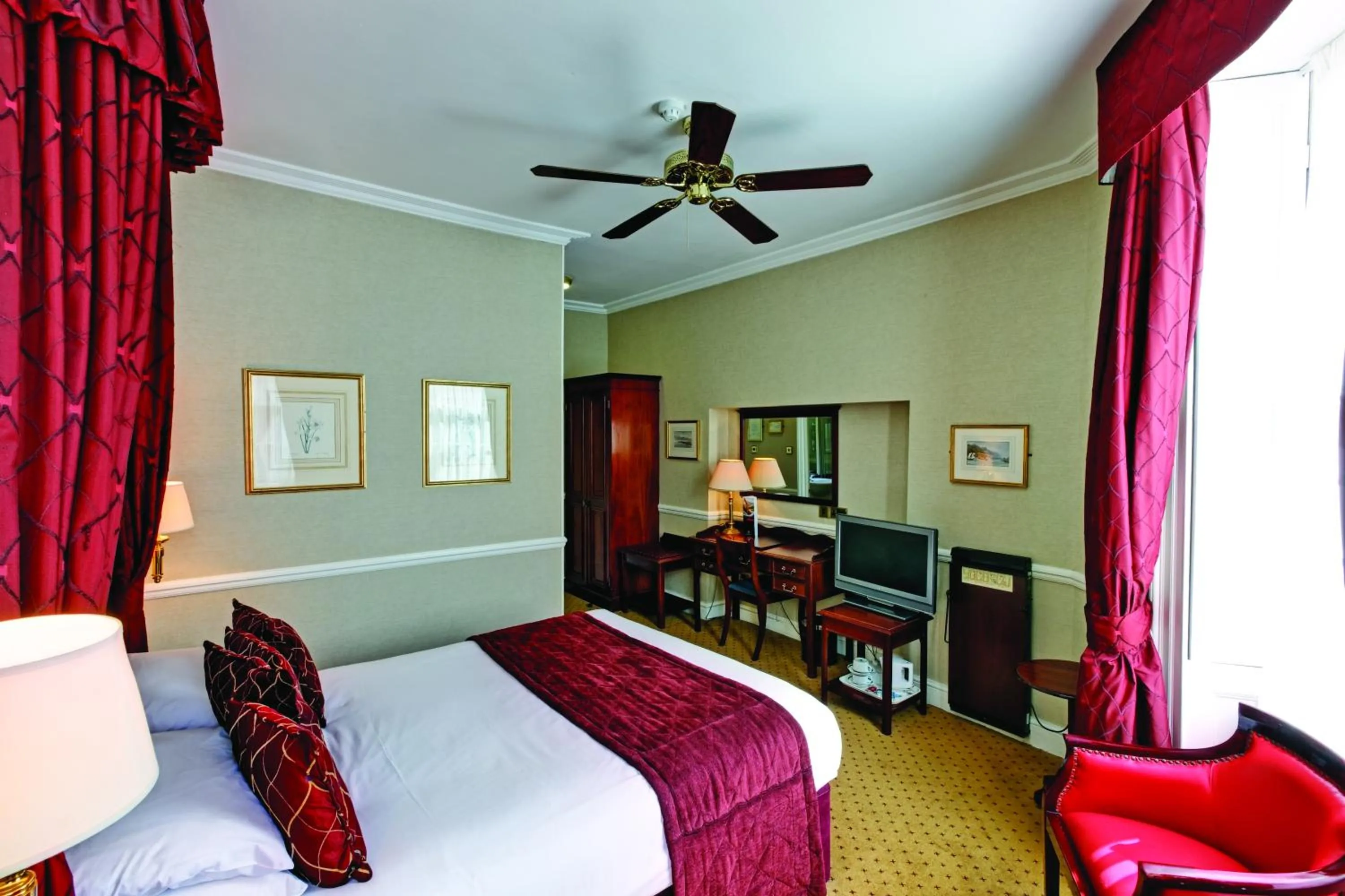 Bedroom in Grange Blooms Hotel