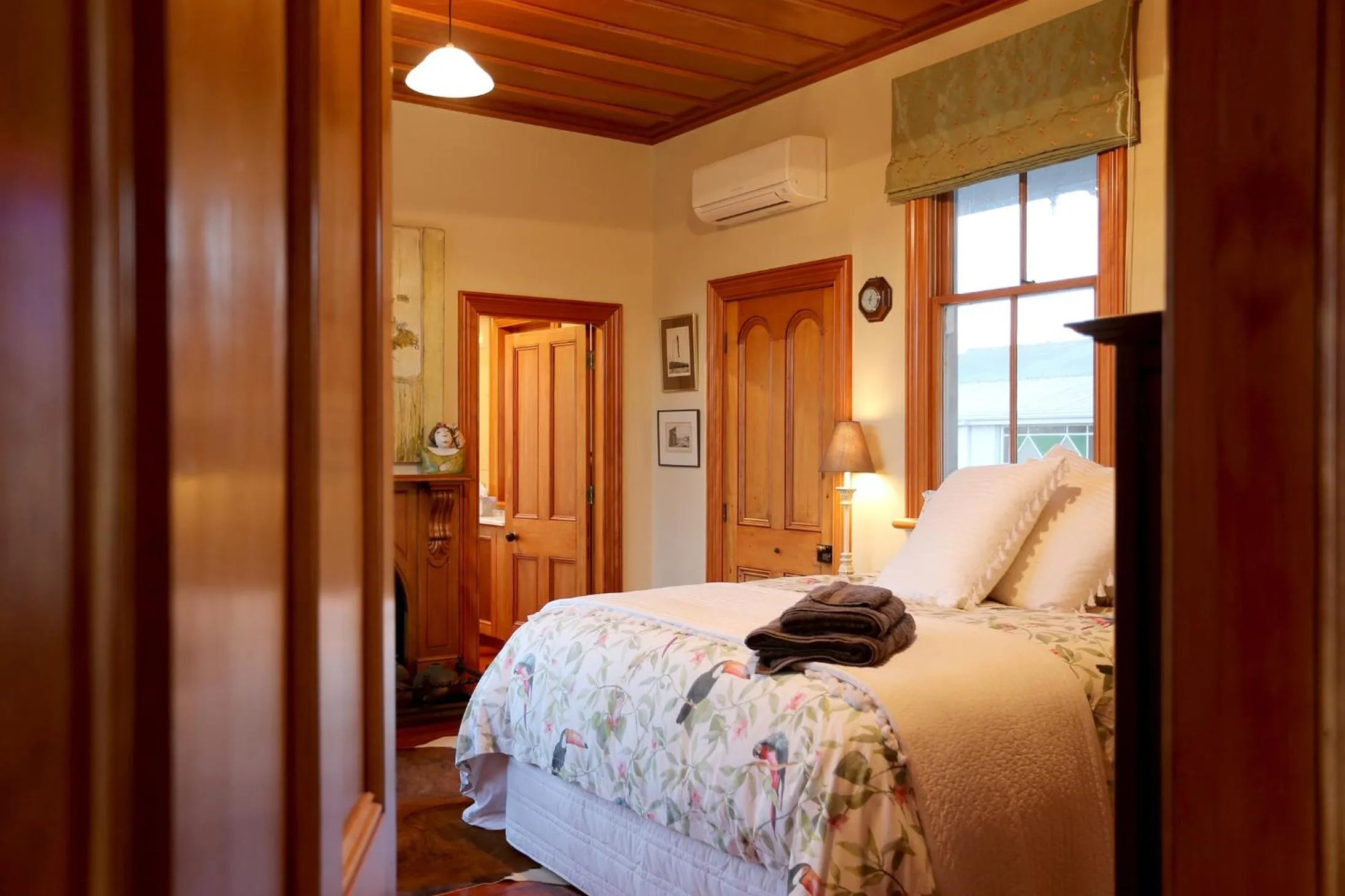 Bed in Maungakawa Villa