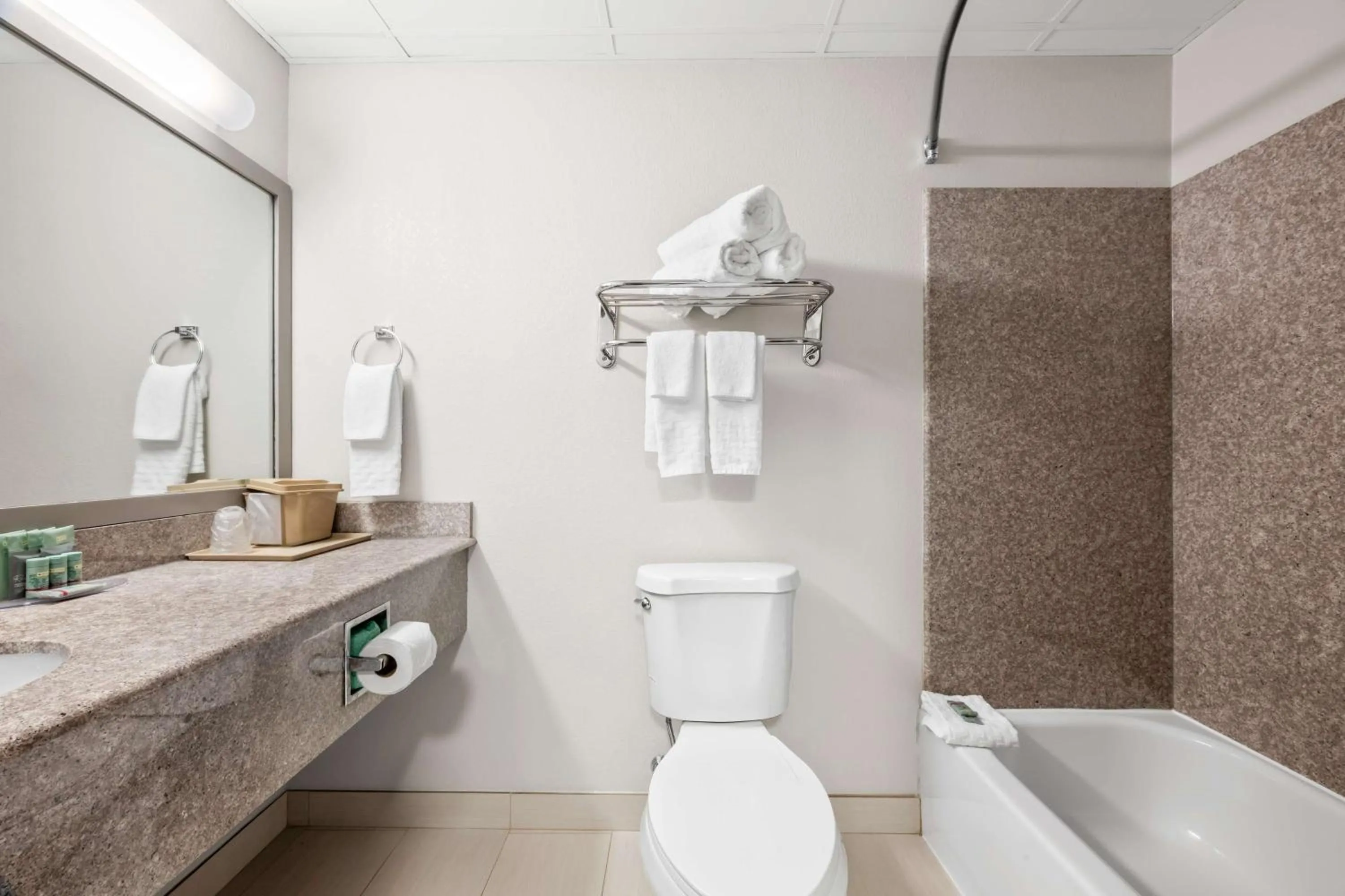 Bathroom in Best Western Dartmouth-New Bedford