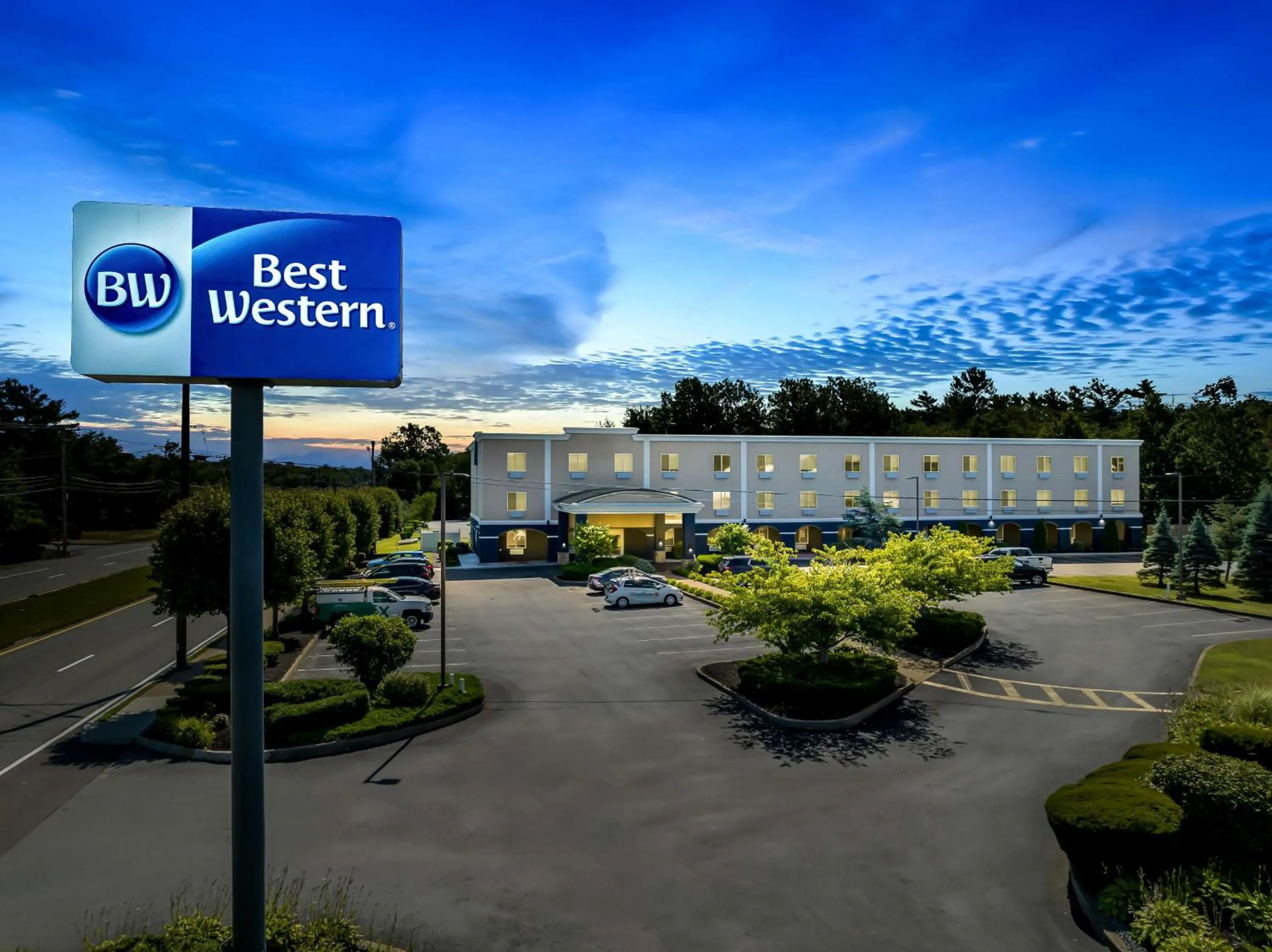 Property building in Best Western Dartmouth-New Bedford