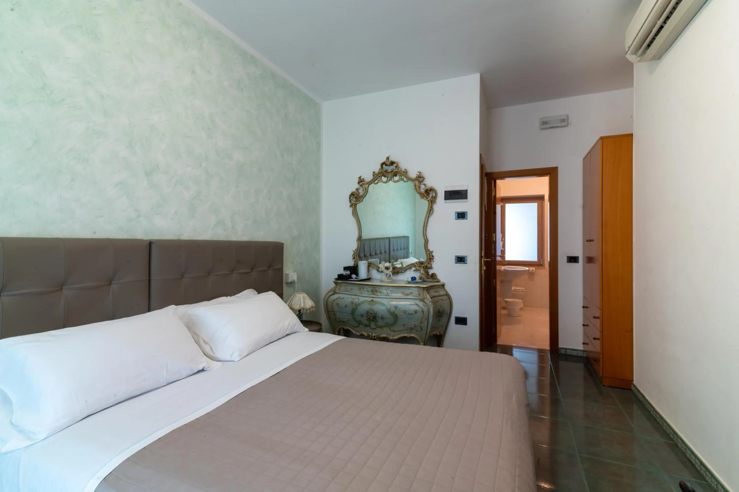 Bedroom, Bed in Hotel Villa Maria