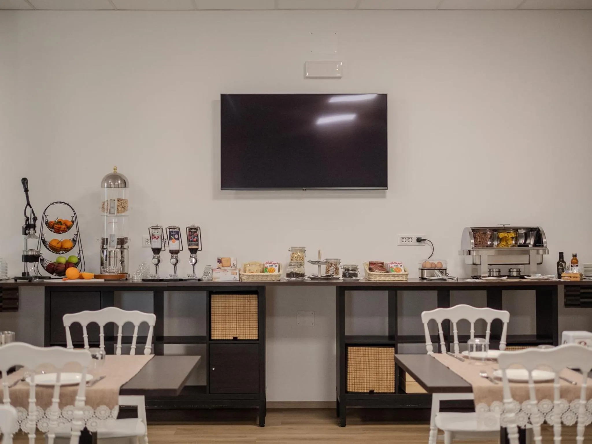 TV and multimedia in Hotel Villa Maria