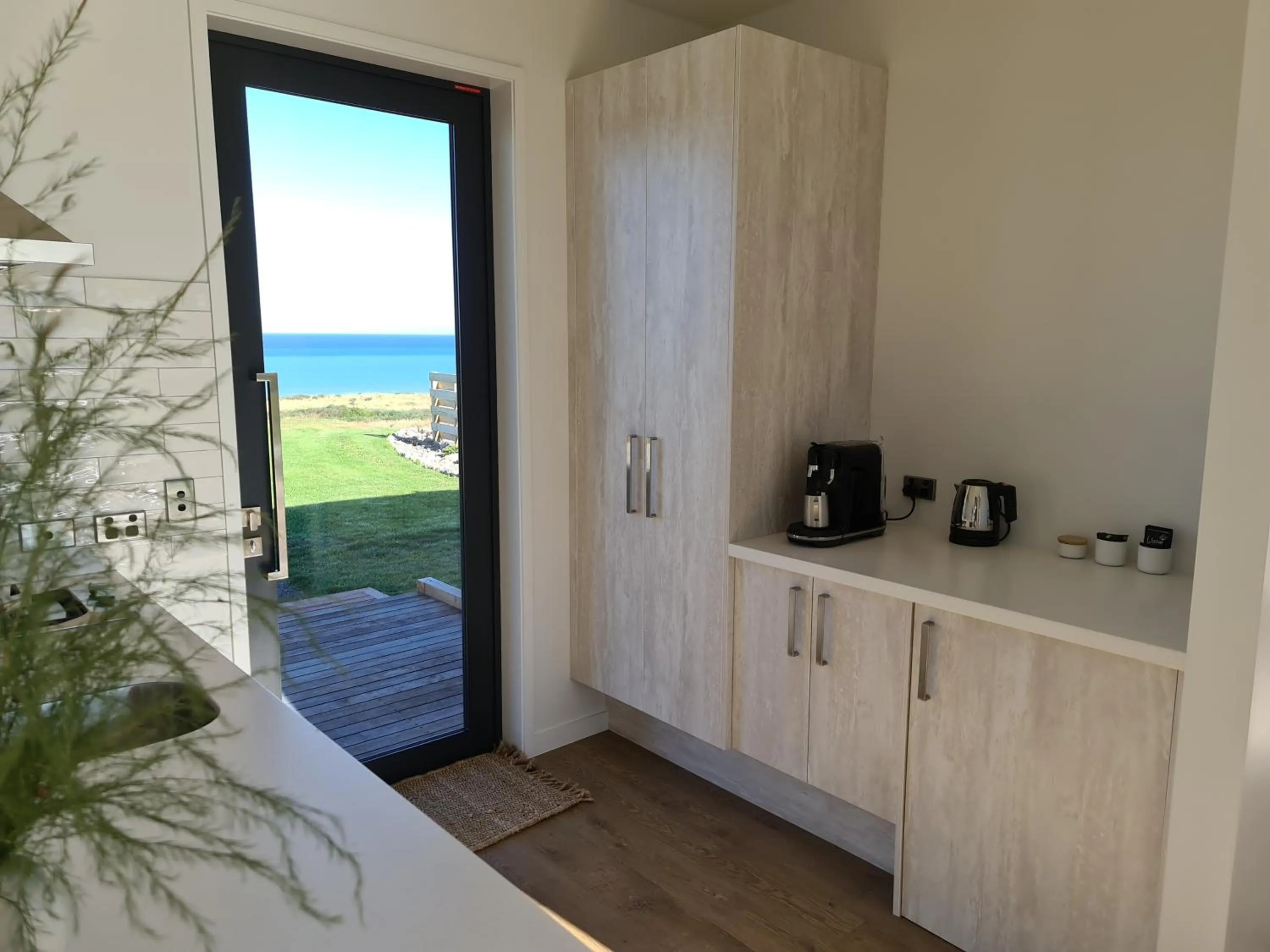 Kitchen or kitchenette in Glenburn Coastal Retreat