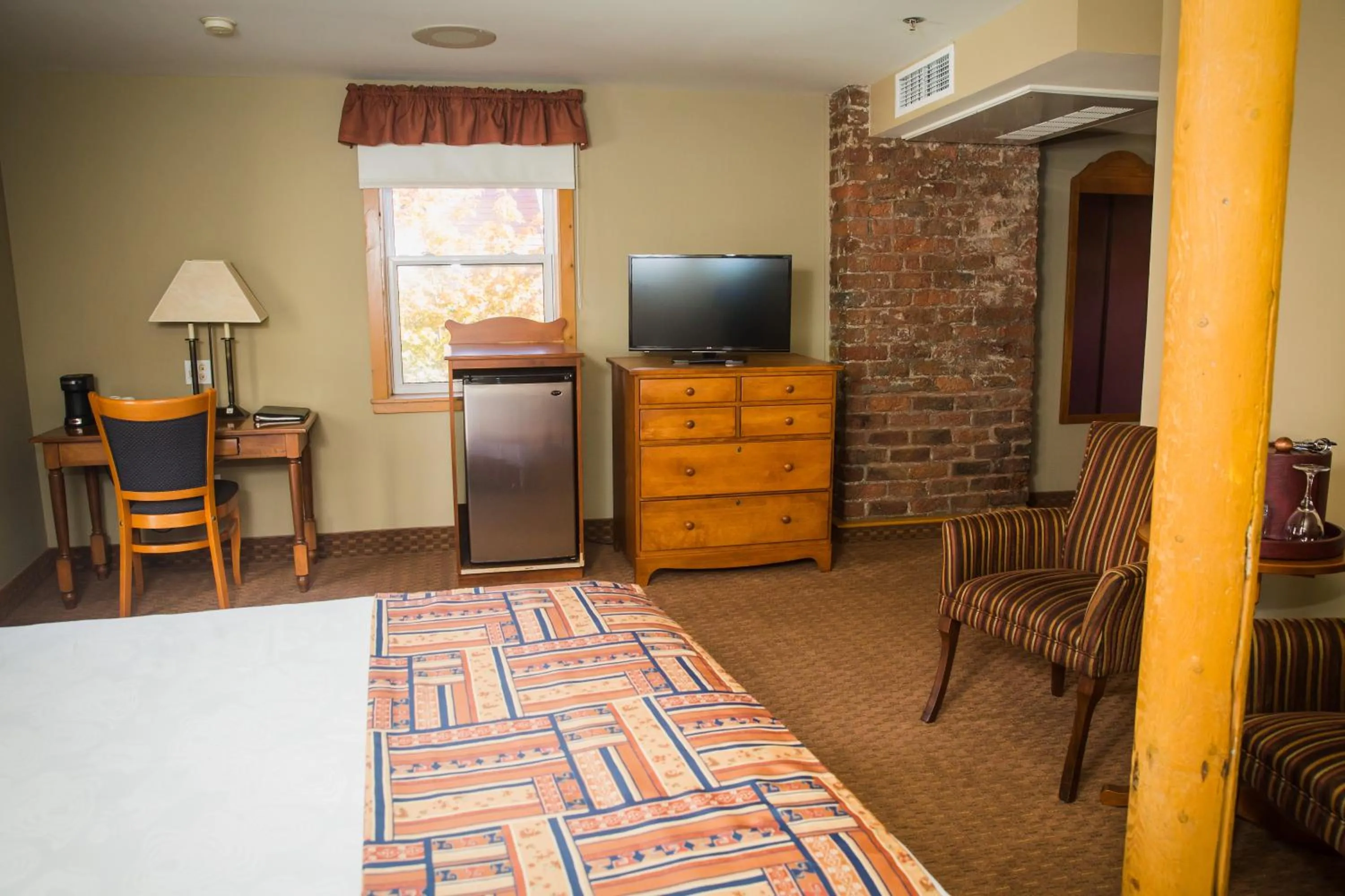 Photo of the whole room, Bed in Murray Premises Hotel