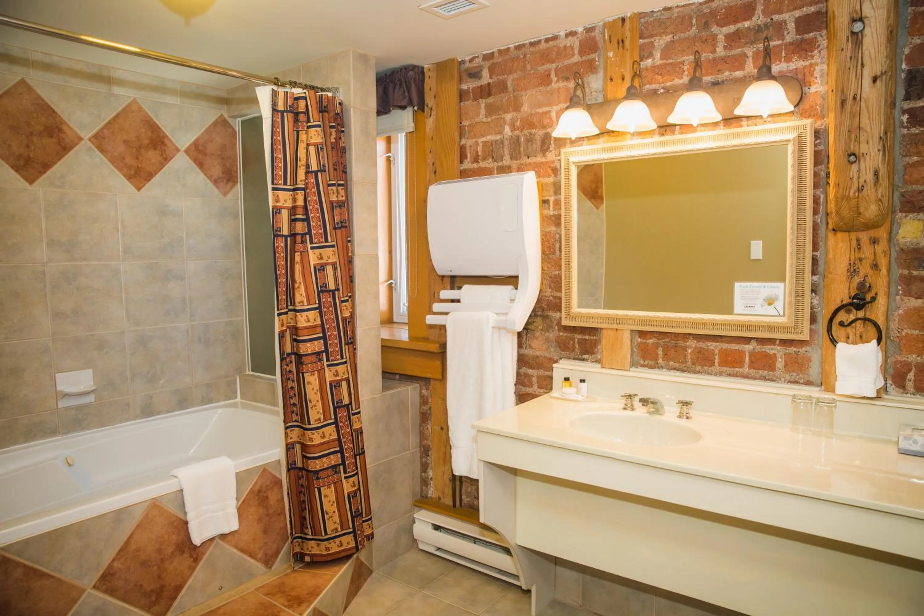 Bathroom in Murray Premises Hotel