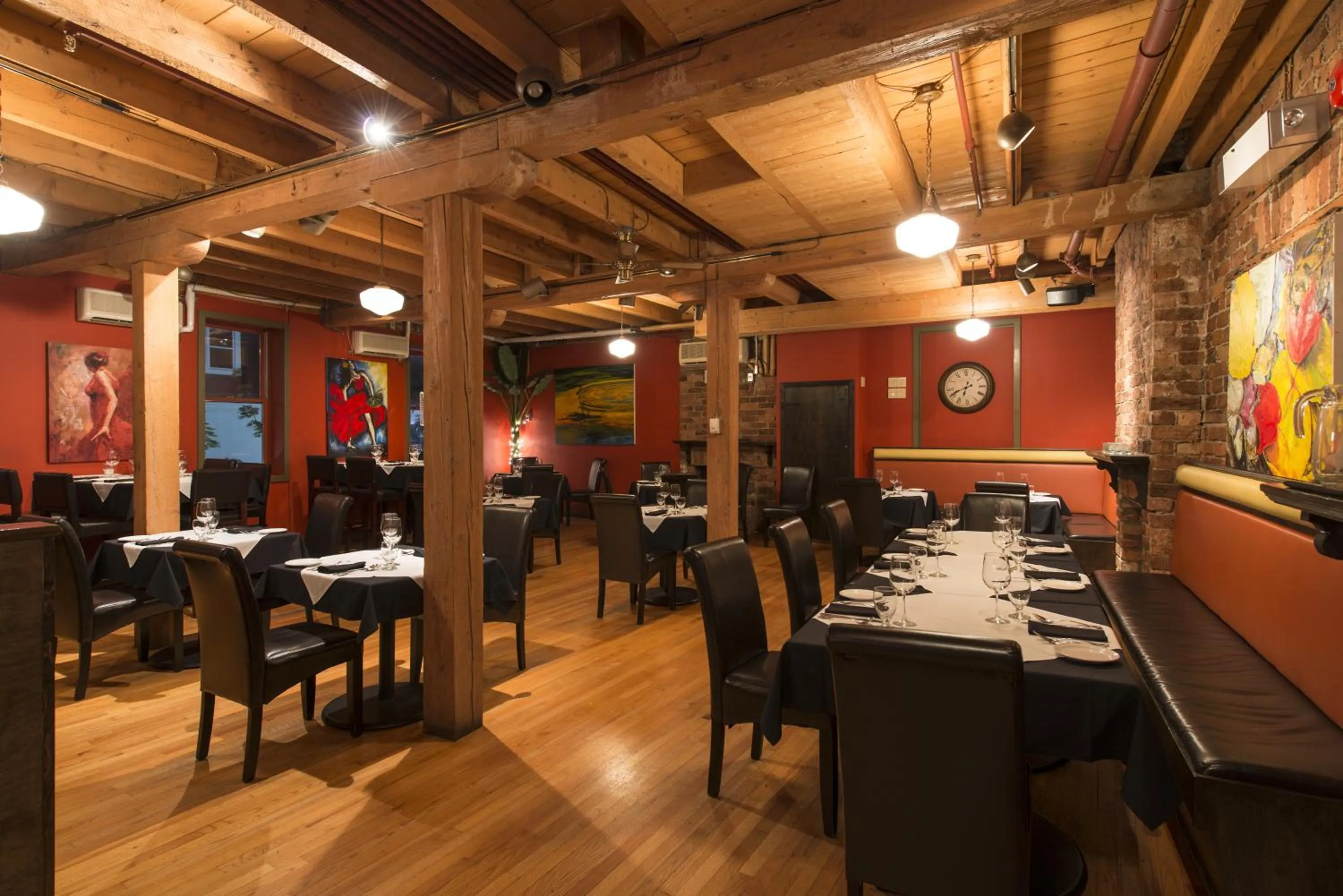 Restaurant/places to eat in Murray Premises Hotel