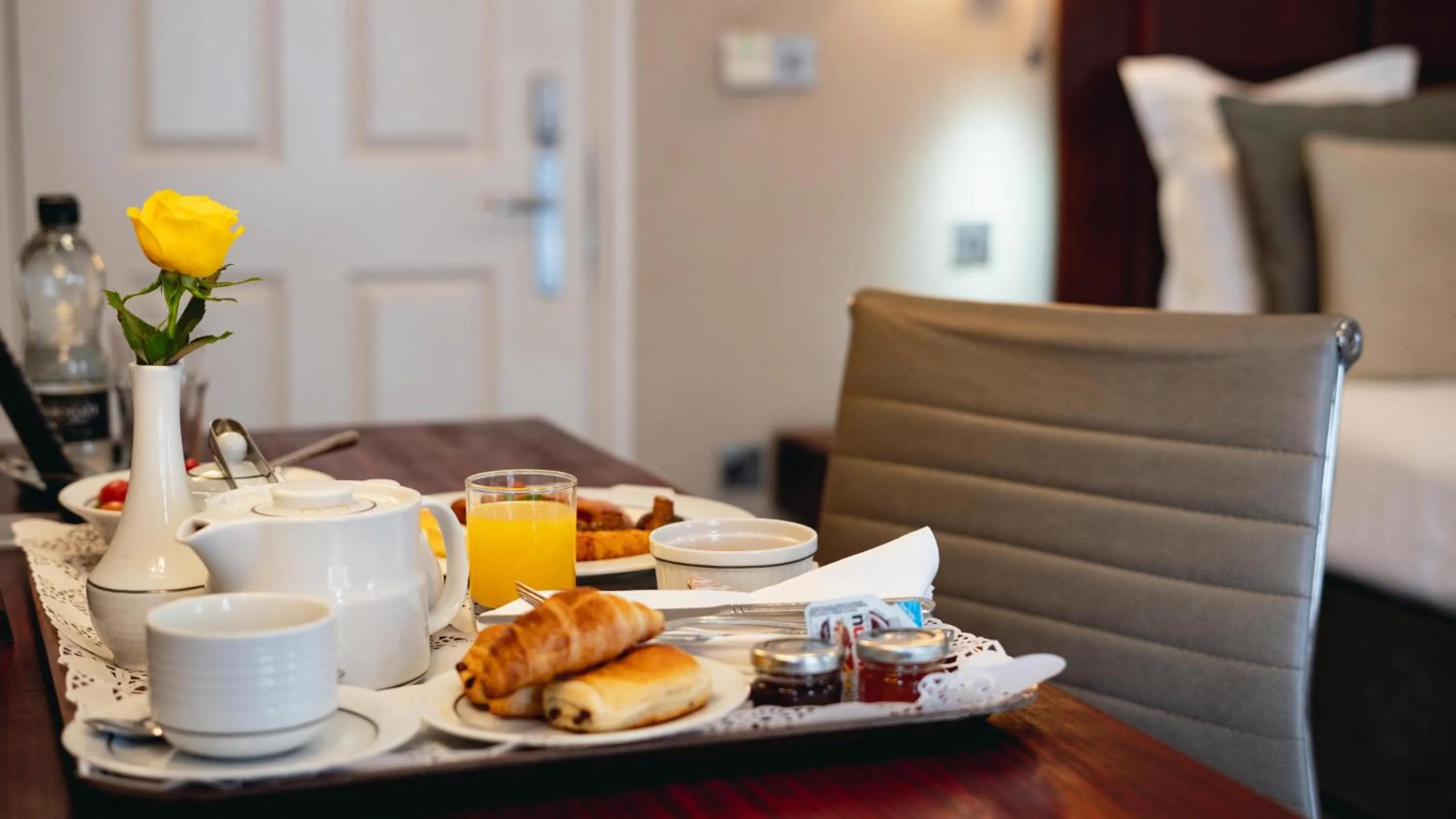 Food and drinks in Grange Beauchamp Hotel