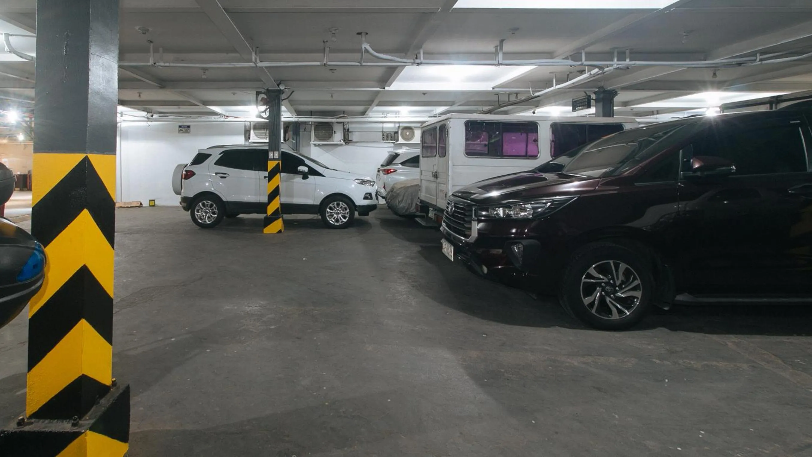 Property building in RedDoorz at Hotel Rosemarie