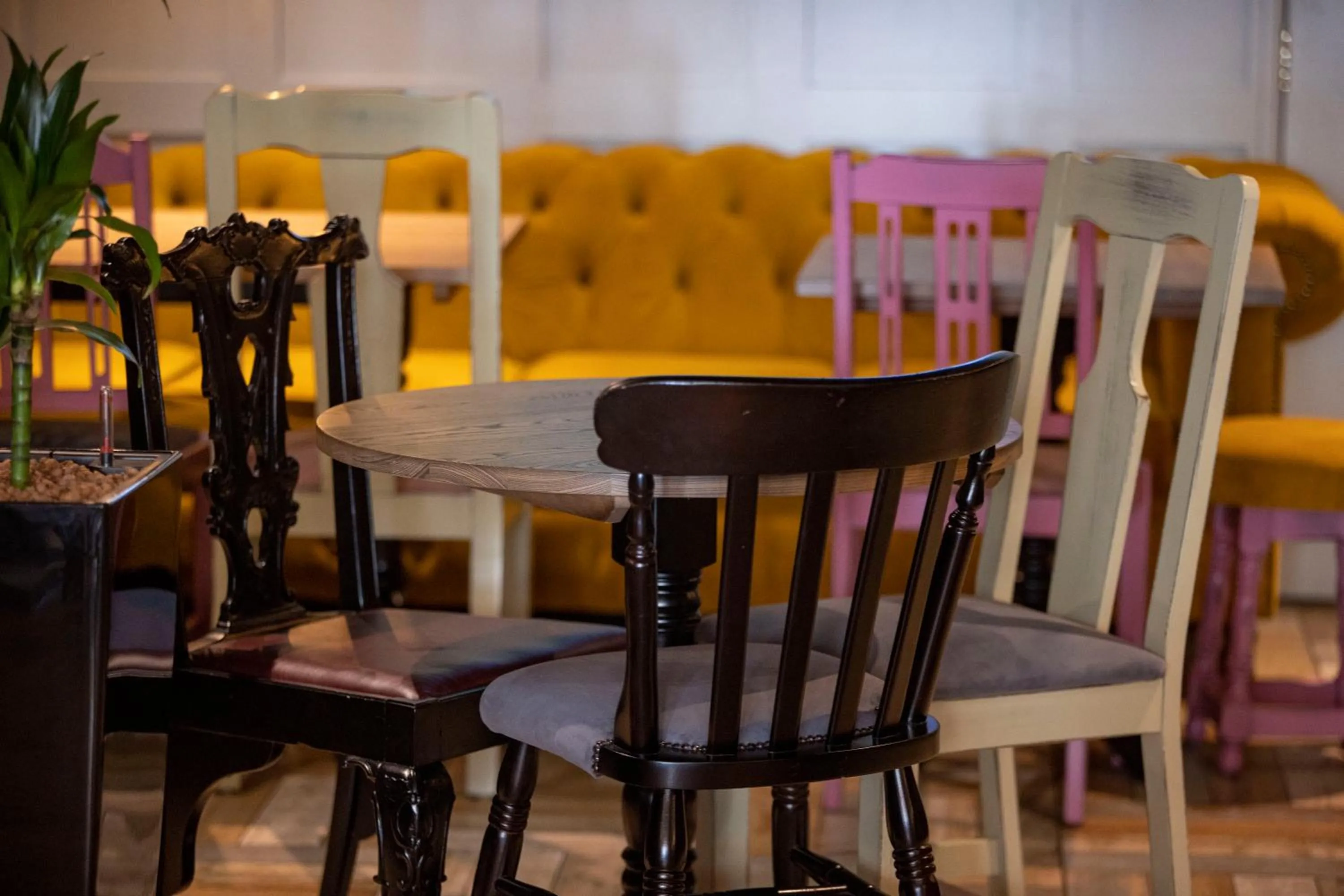 Restaurant/places to eat in The Waverley Hotel