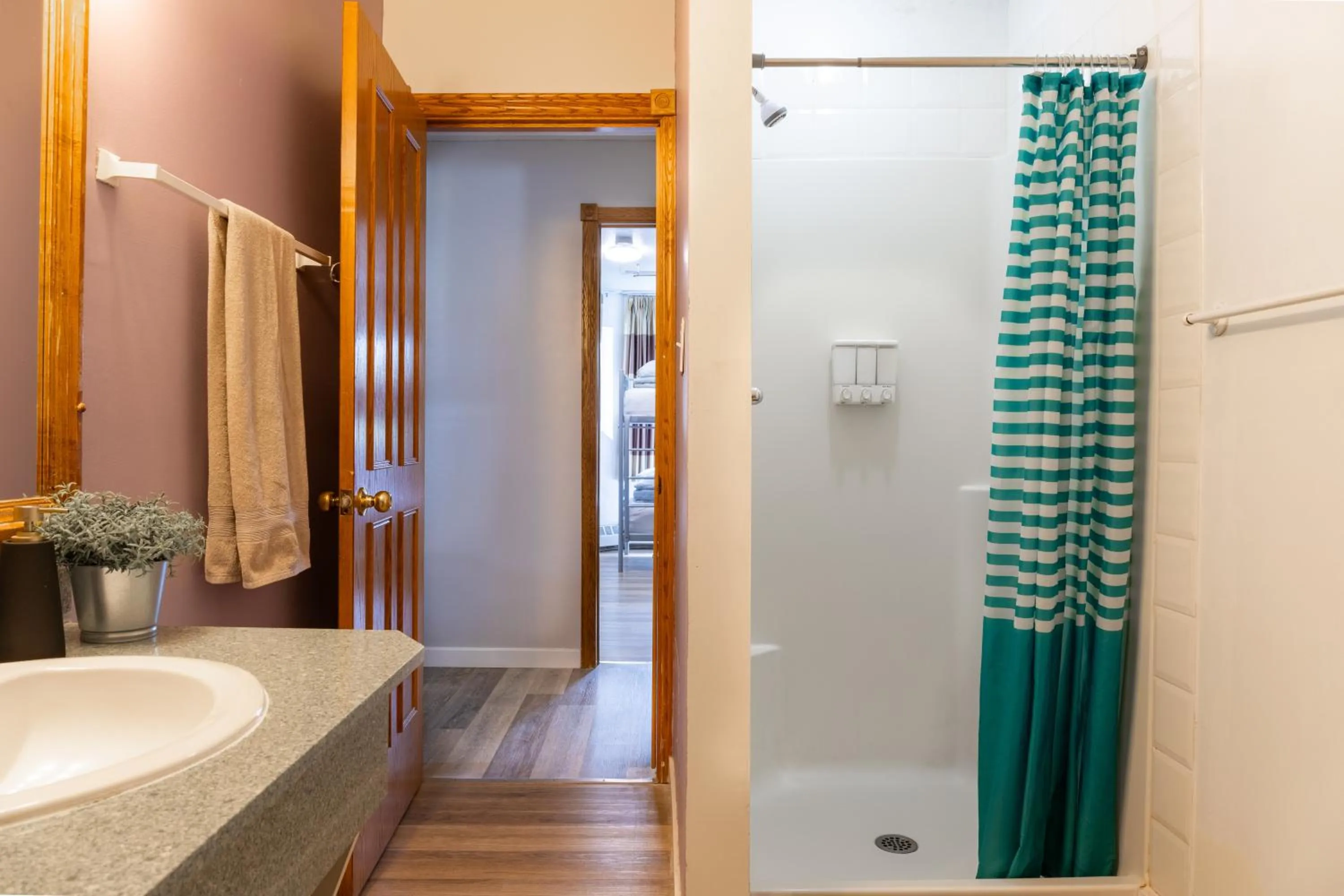 Bathroom in Samesun Banff Hostel