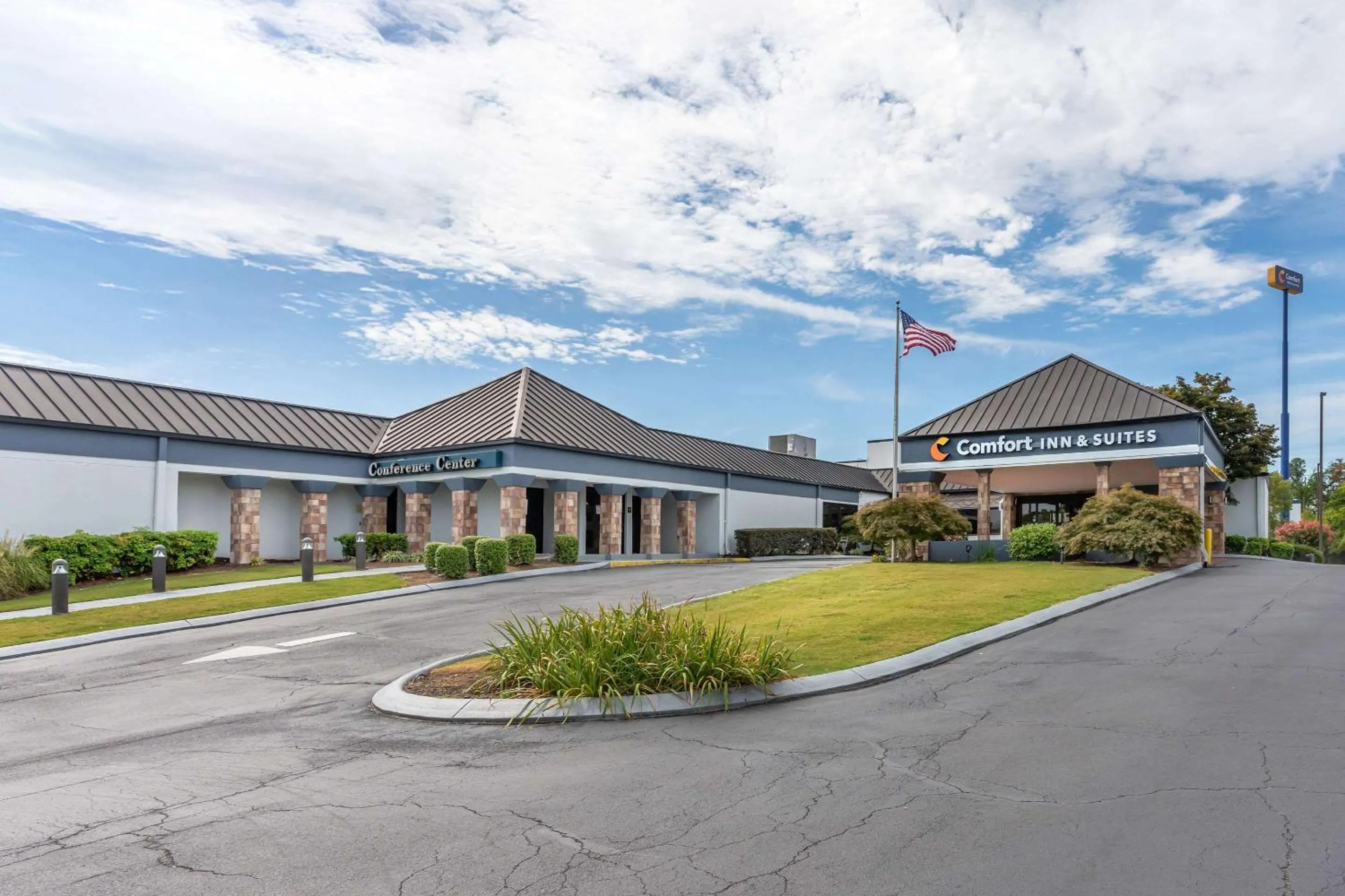 Property building in Comfort Inn & Suites Chattanooga-East Ridge