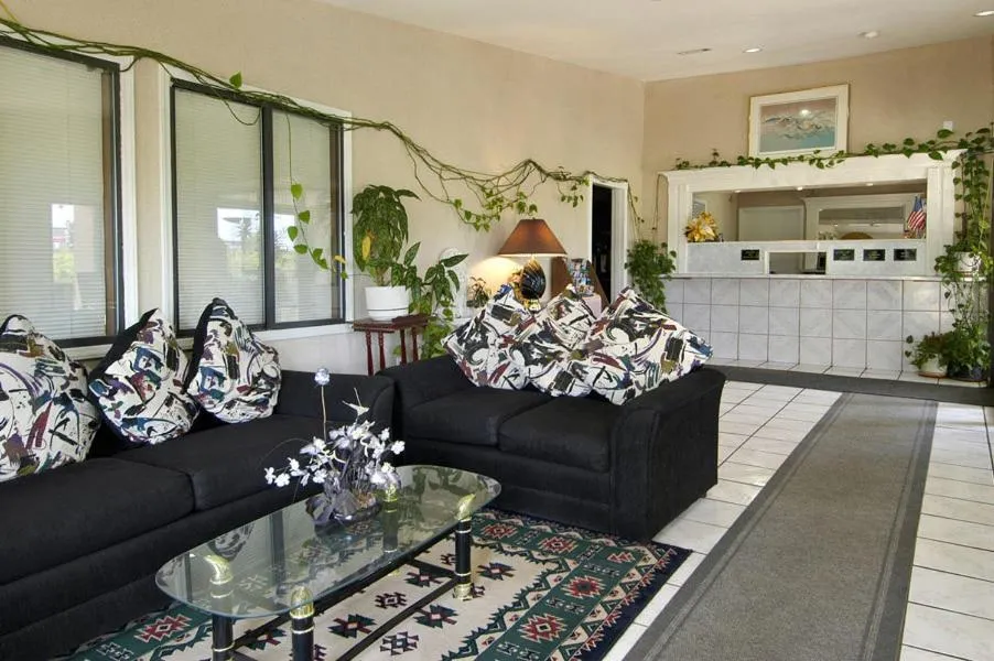 Facade/entrance, Seating Area in Shayona Inn Eden